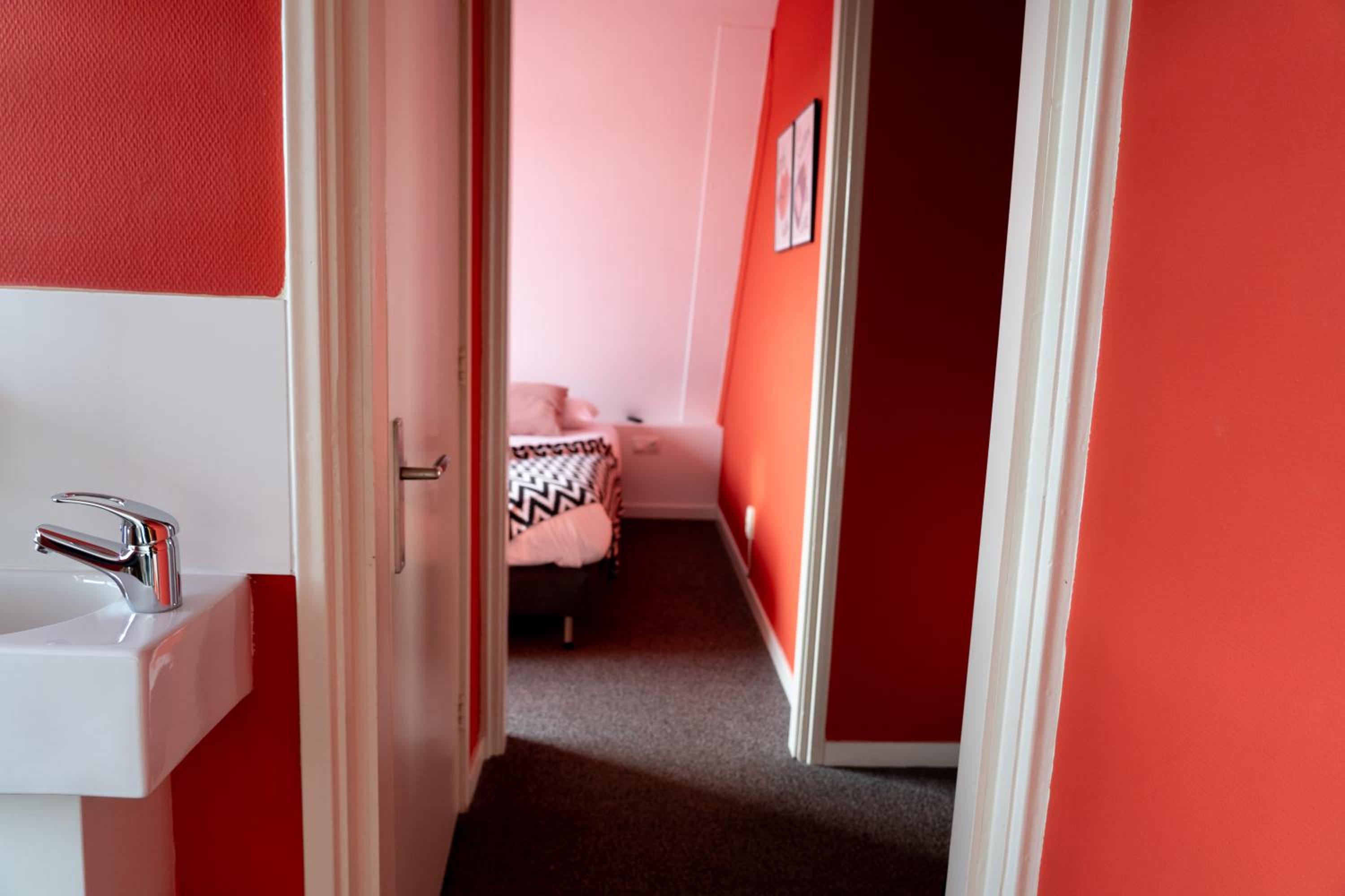 Standard Double Room - Photo 10