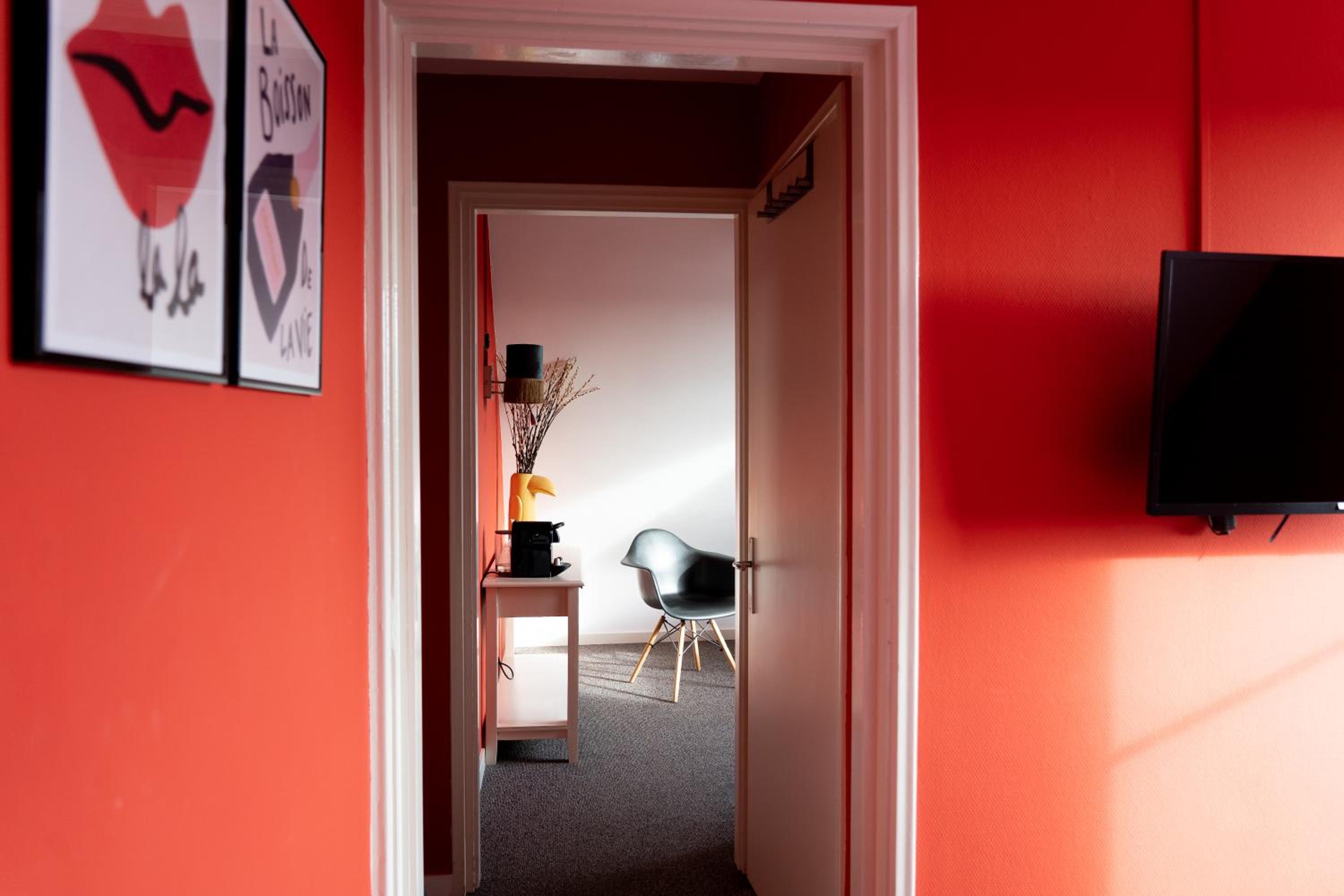Standard Double Room - Photo 13