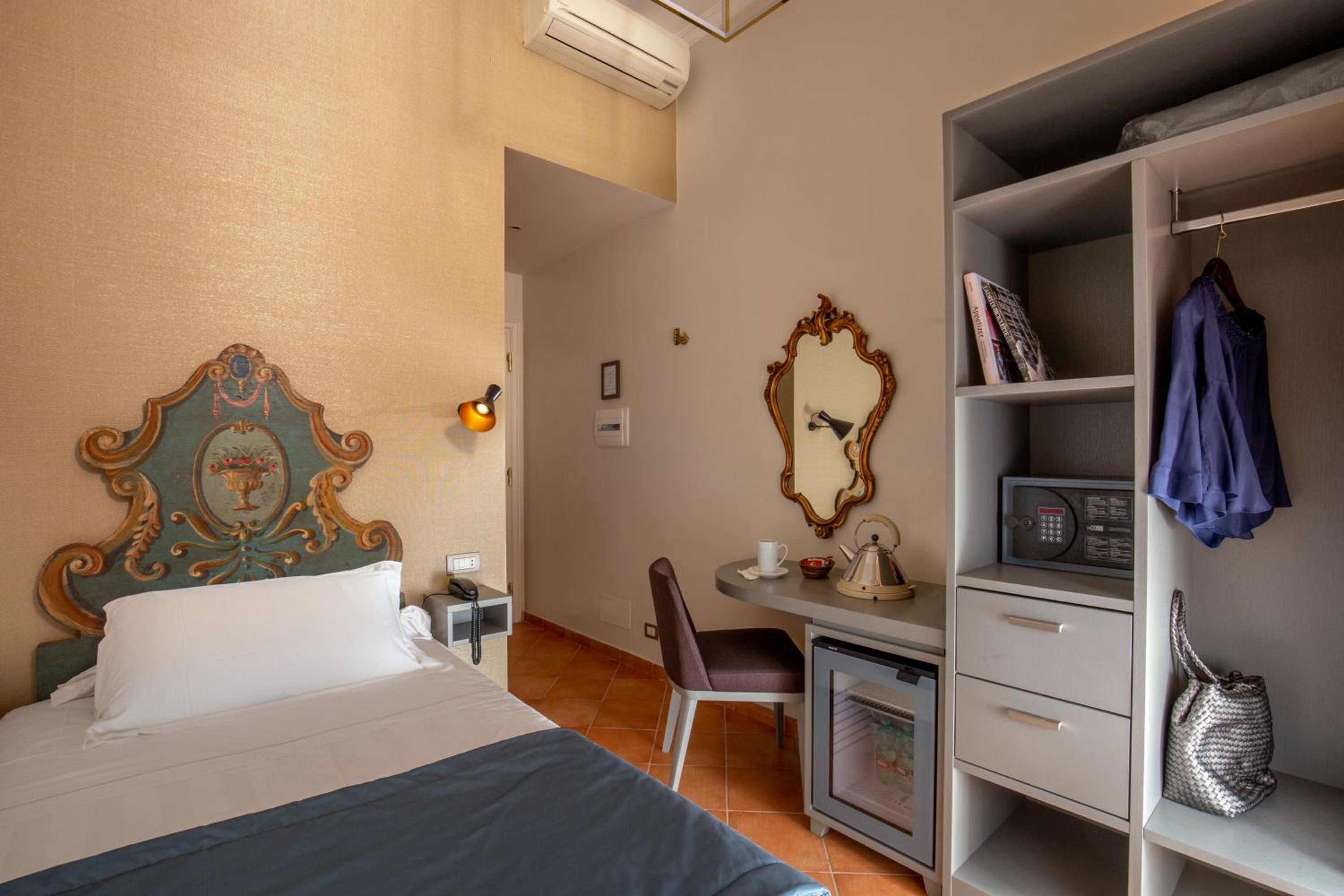 Single Room - Via dei Greci 23