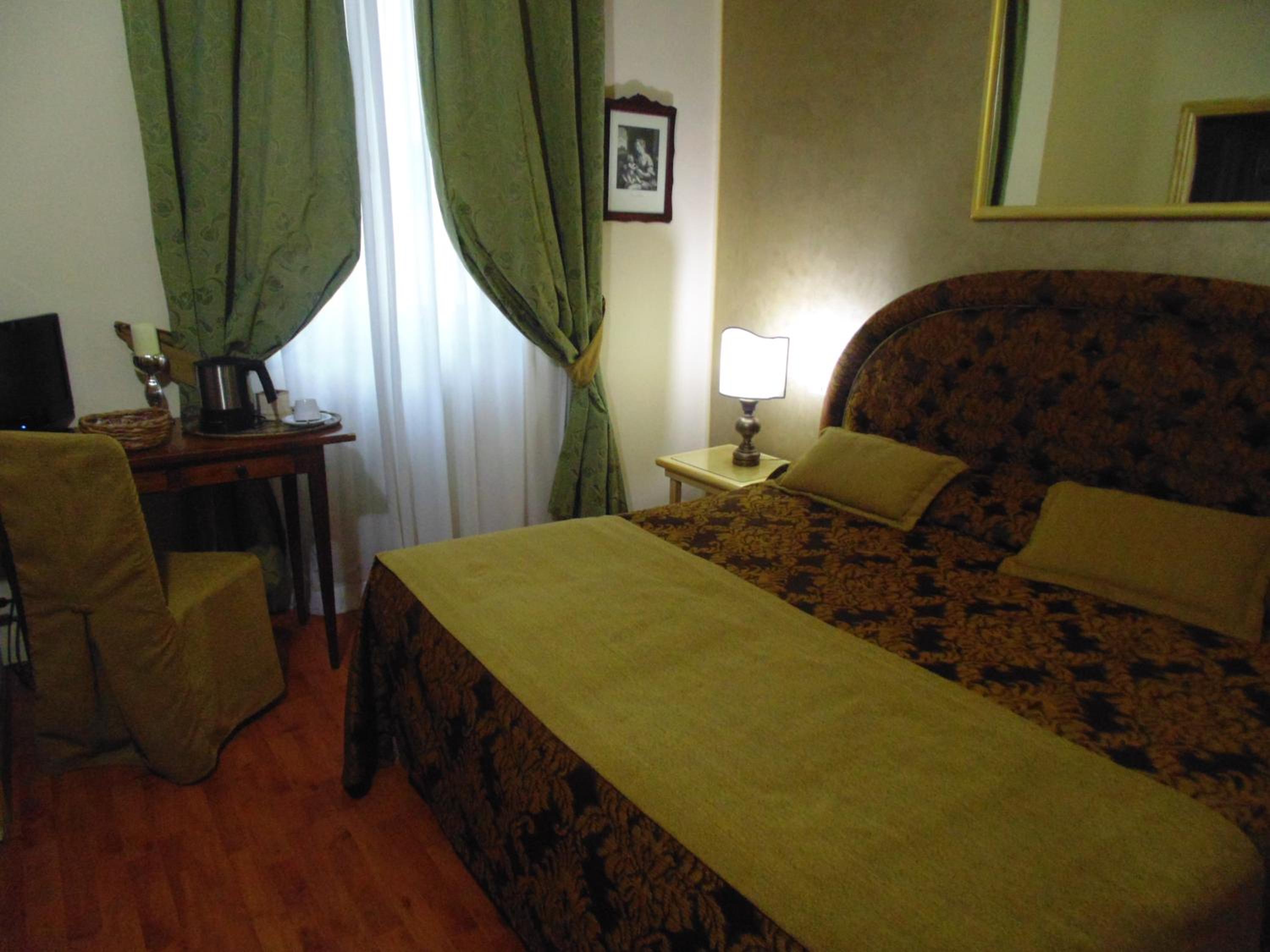 Double or Twin Room photo 3