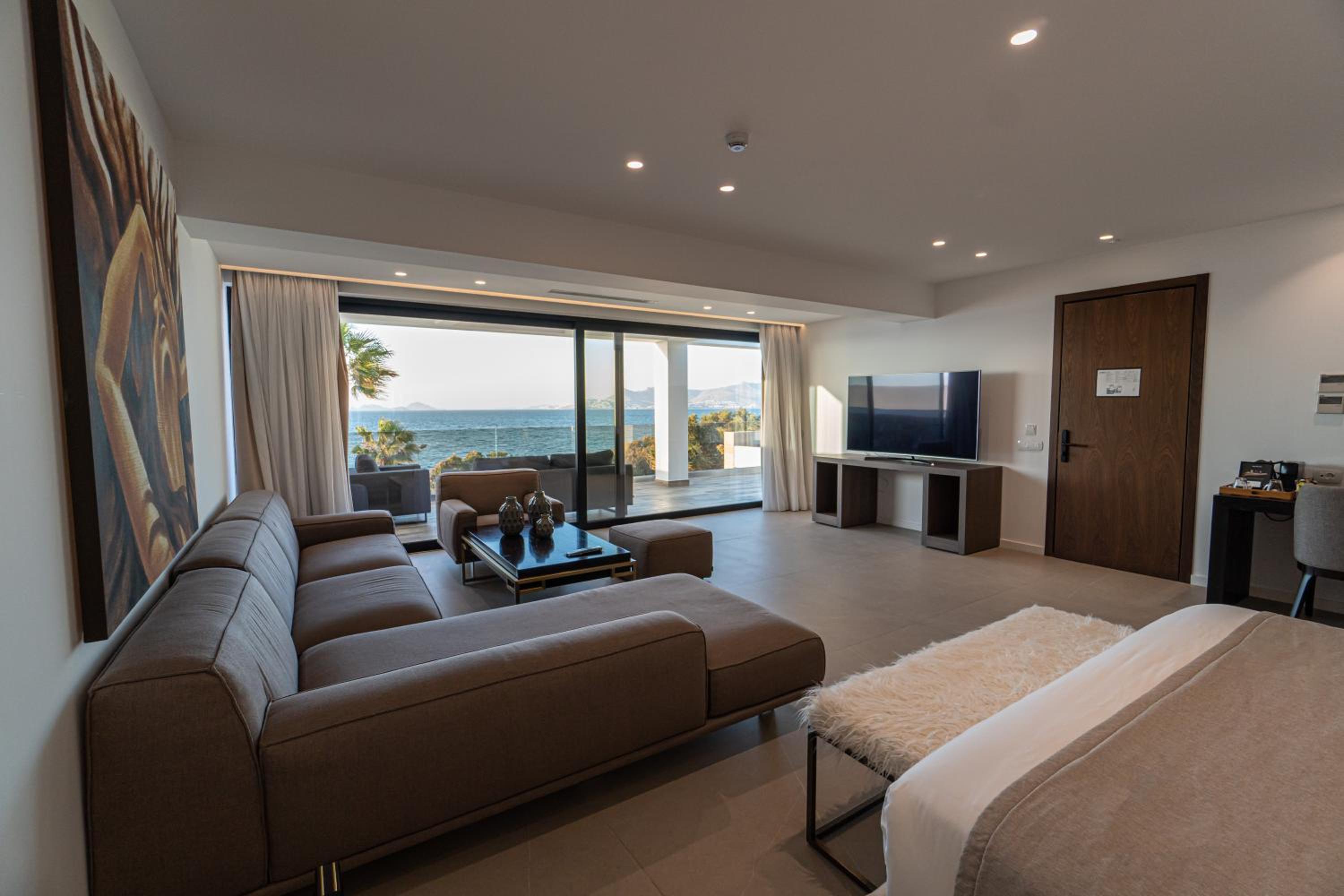 Master Suite Sea View with Outdoor Jacuzzi
