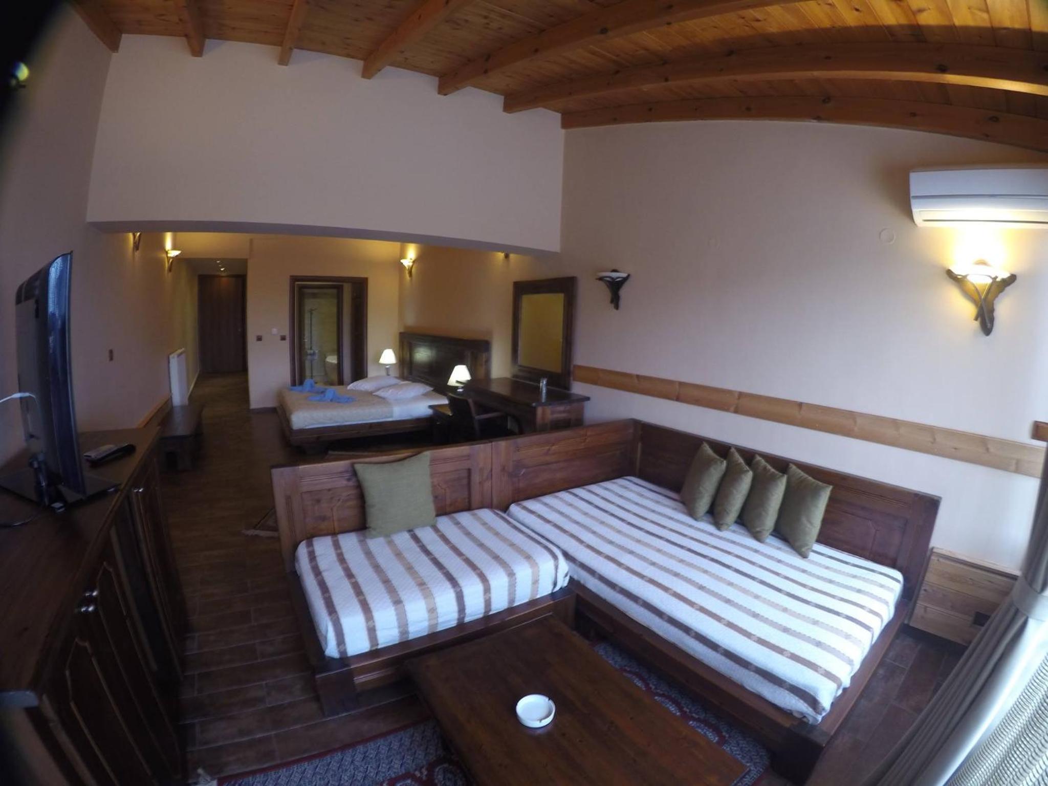 Superior Double or Twin Room with Lake View photo 2
