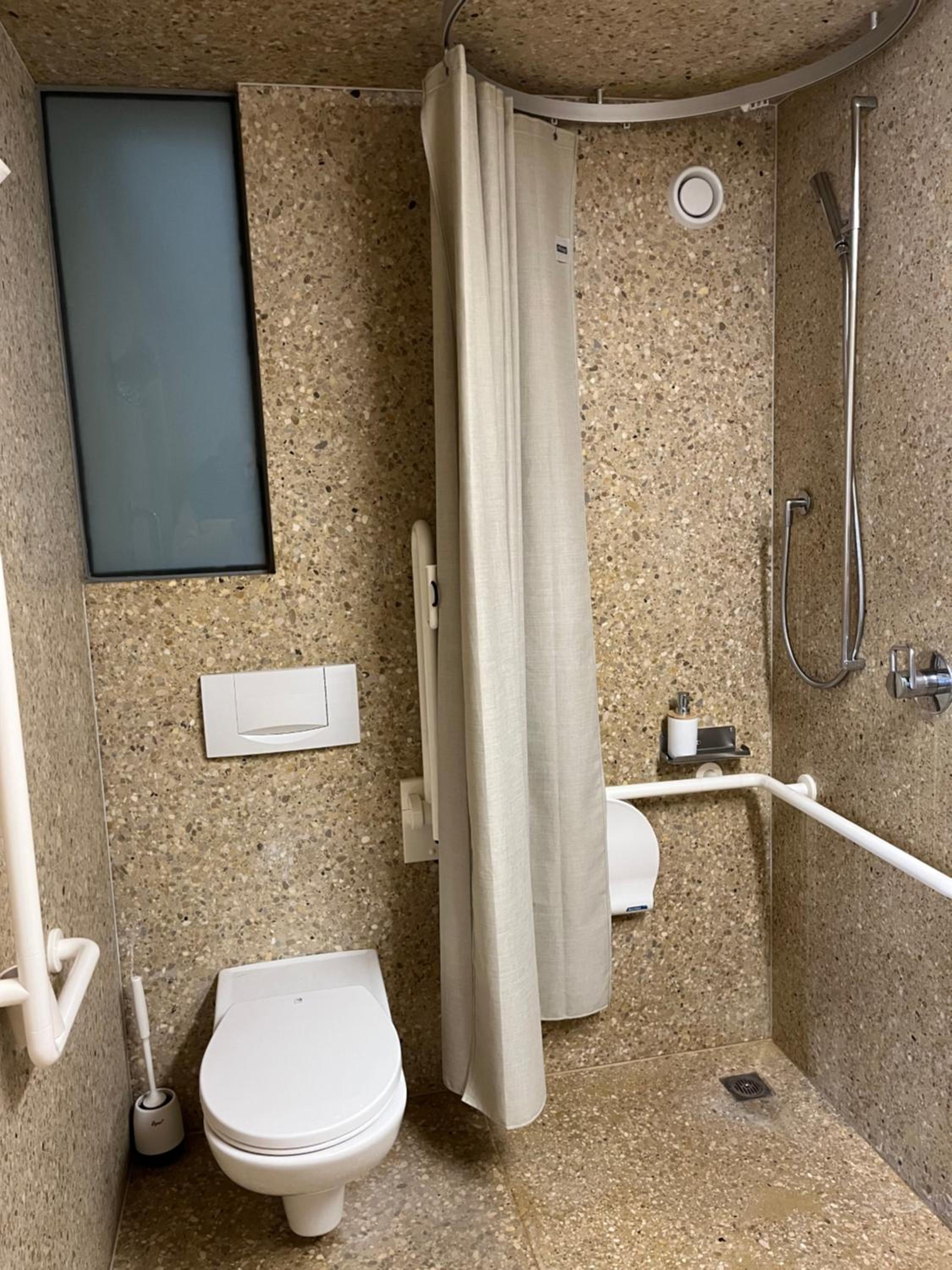 Double Room - Photo 8