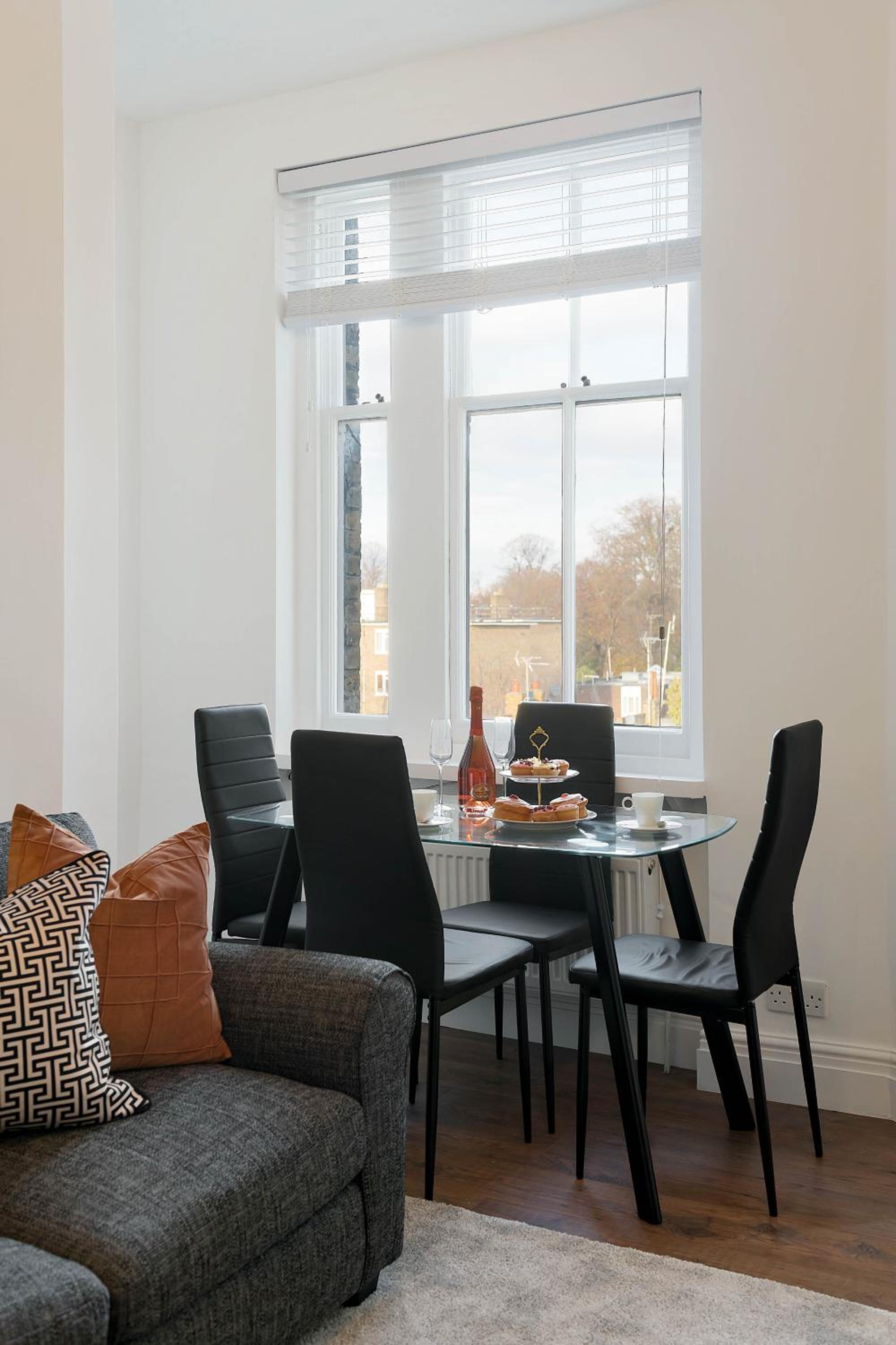 Apartment photo 2