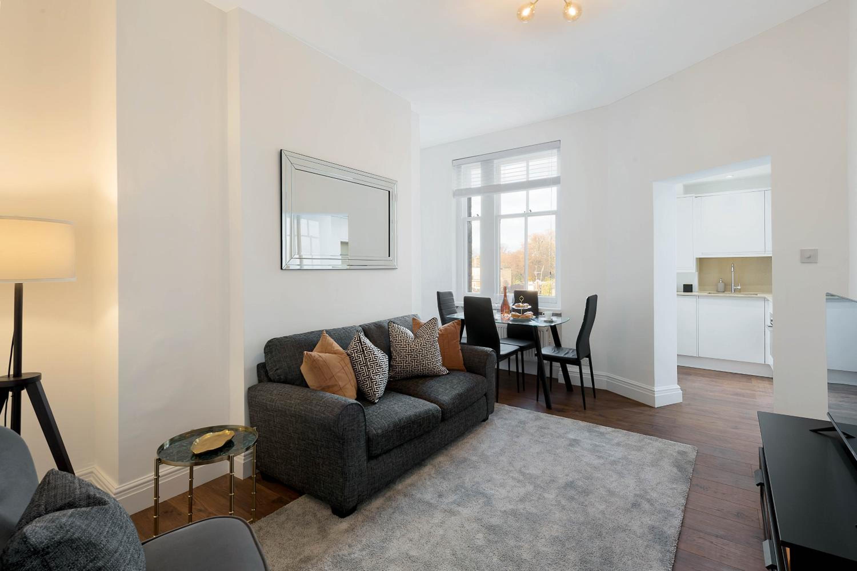 Apartment photo 3