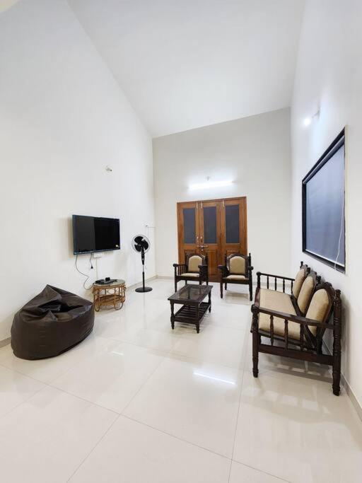 Three-Bedroom Villa photo 2