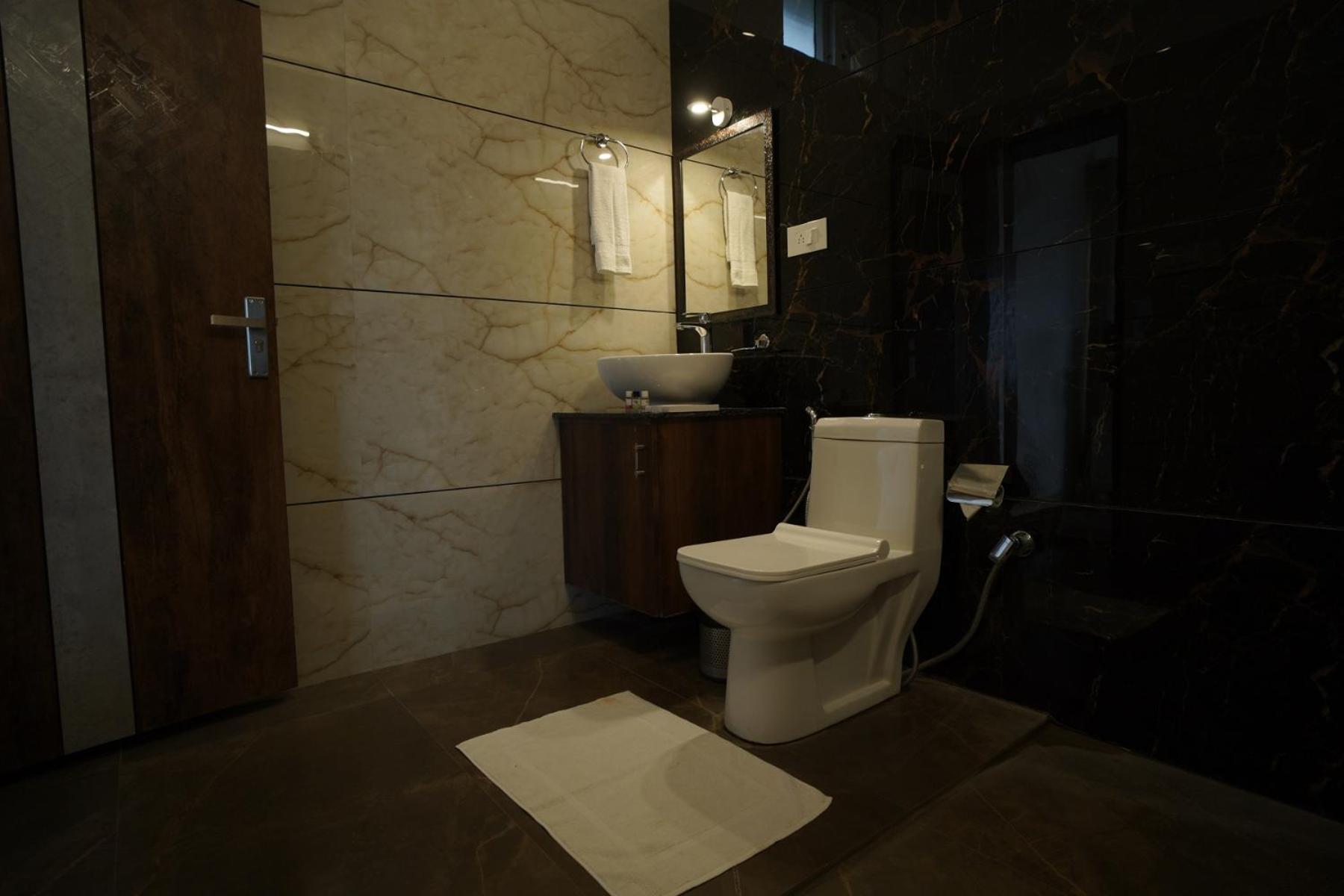King Room with Garden View - Photo 12