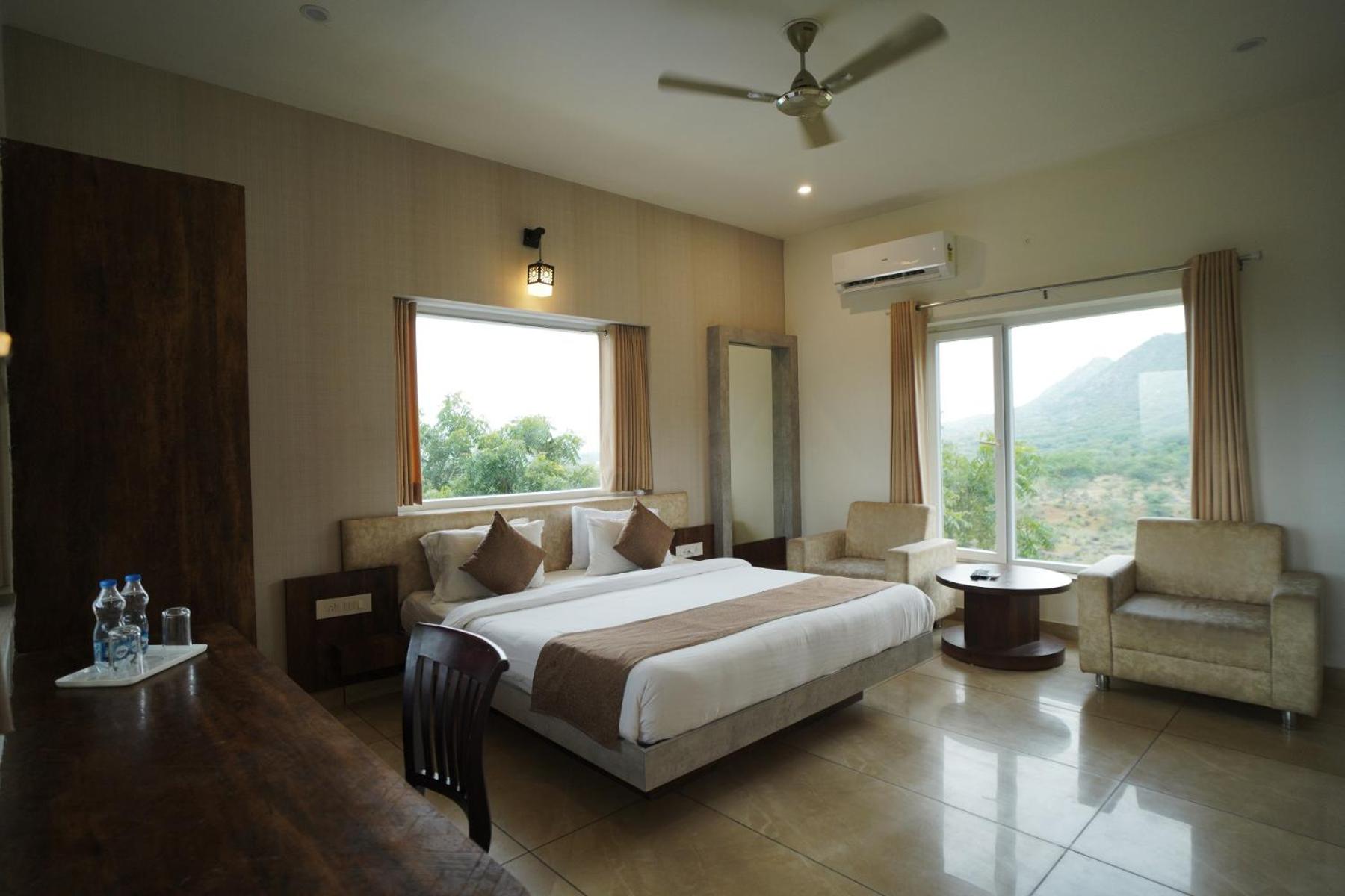 King Room with Garden View - Photo 15