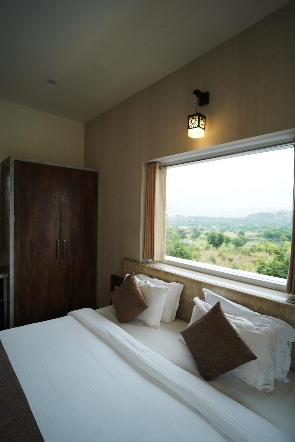 King Room with Garden View - Photo 16