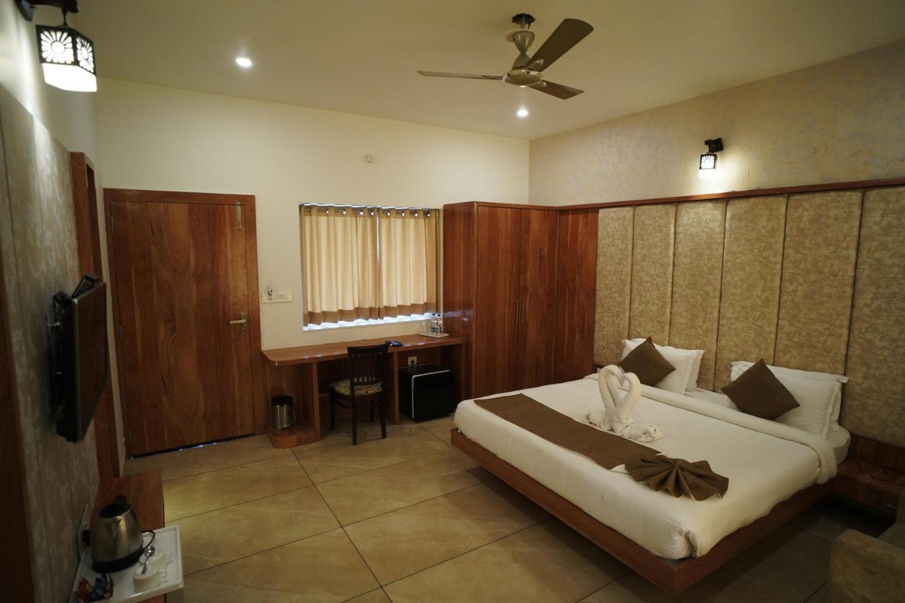King Room with Garden View - Photo 10