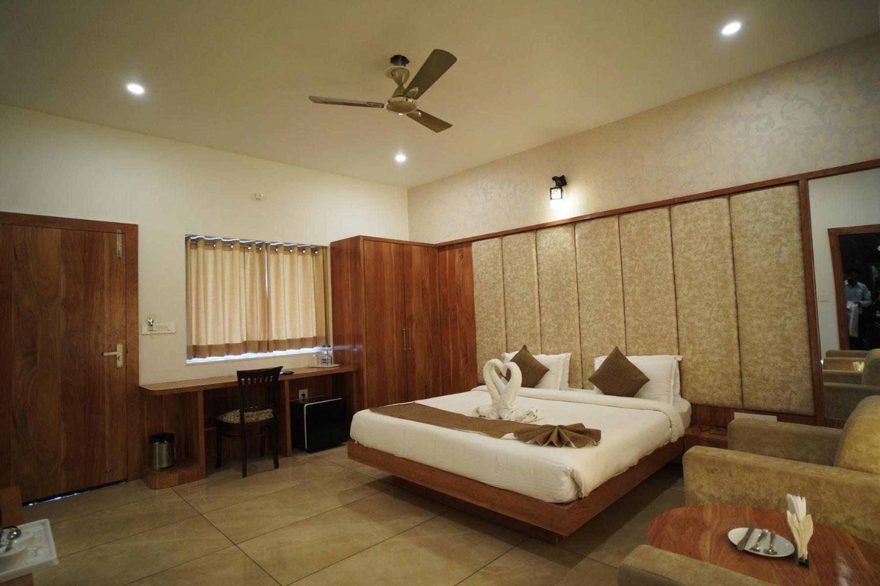 King Room with Garden View - Photo 11