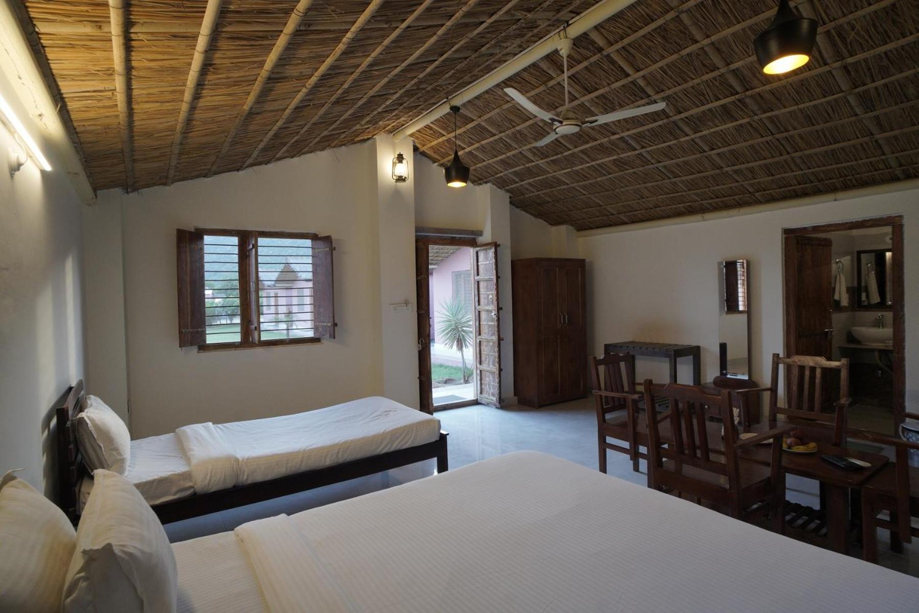 Cottage with Garden View - Photo 4