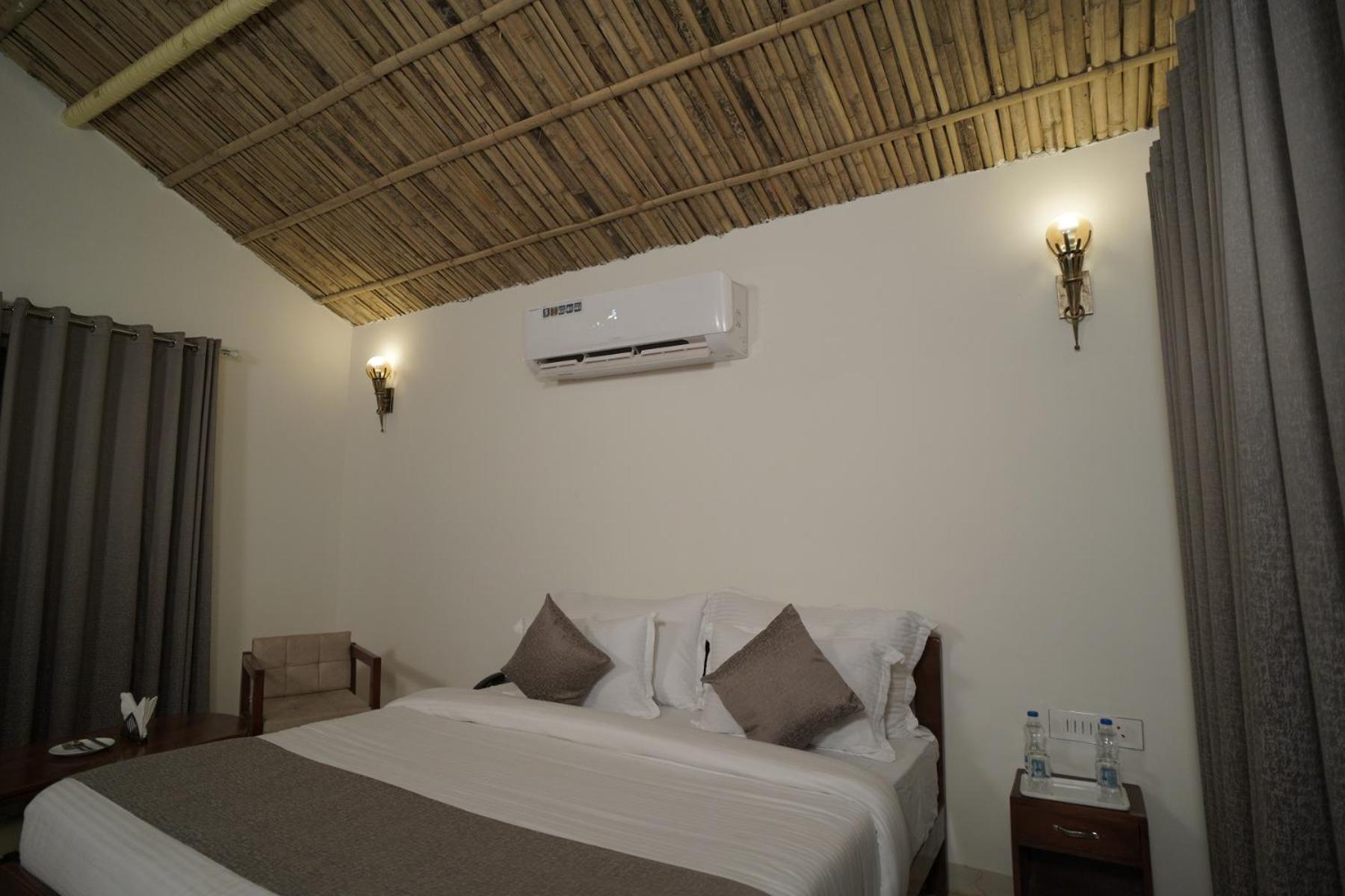 Villa with Private Pool - Photo 1