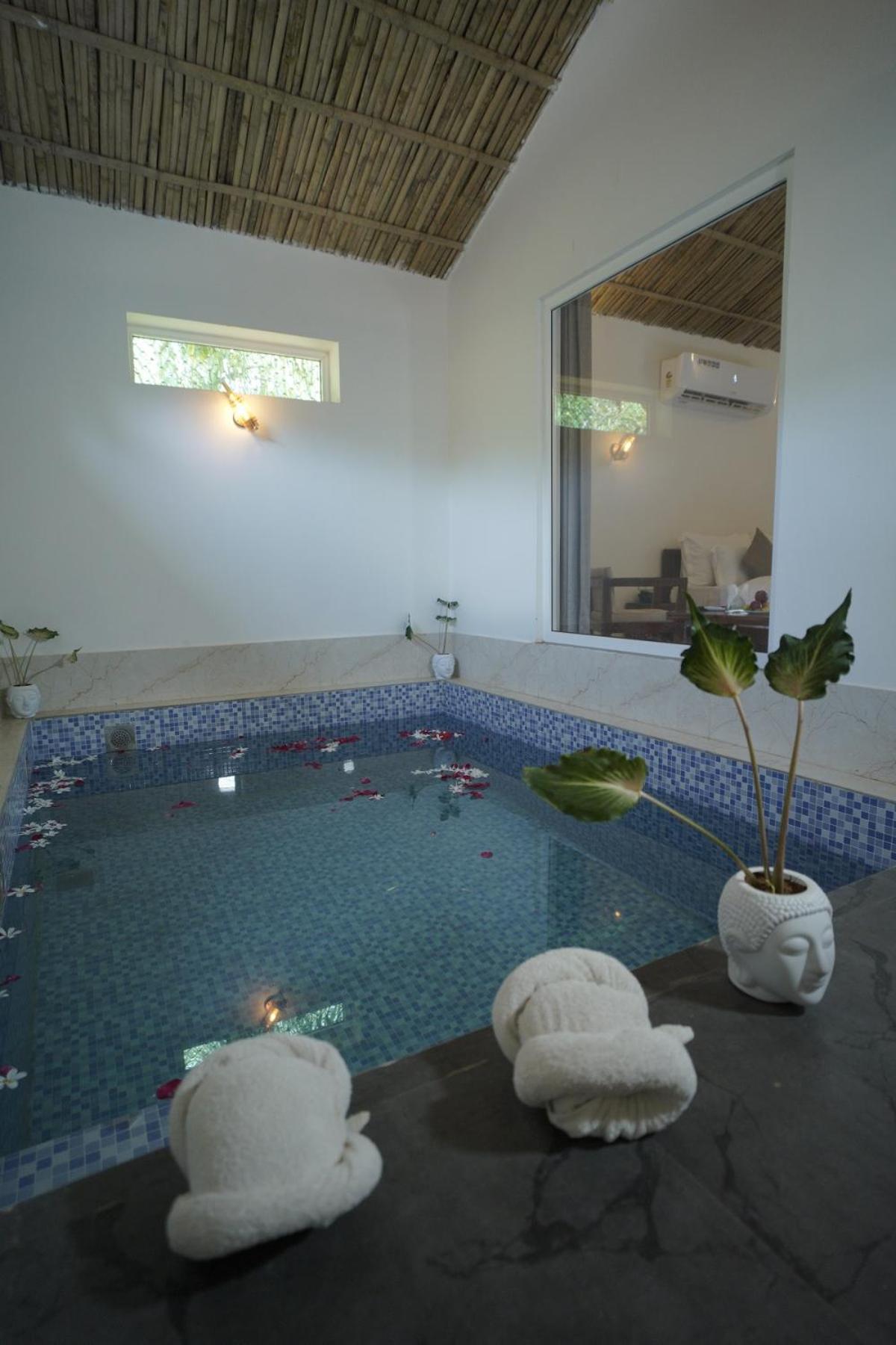 Villa with Private Pool - Photo 2