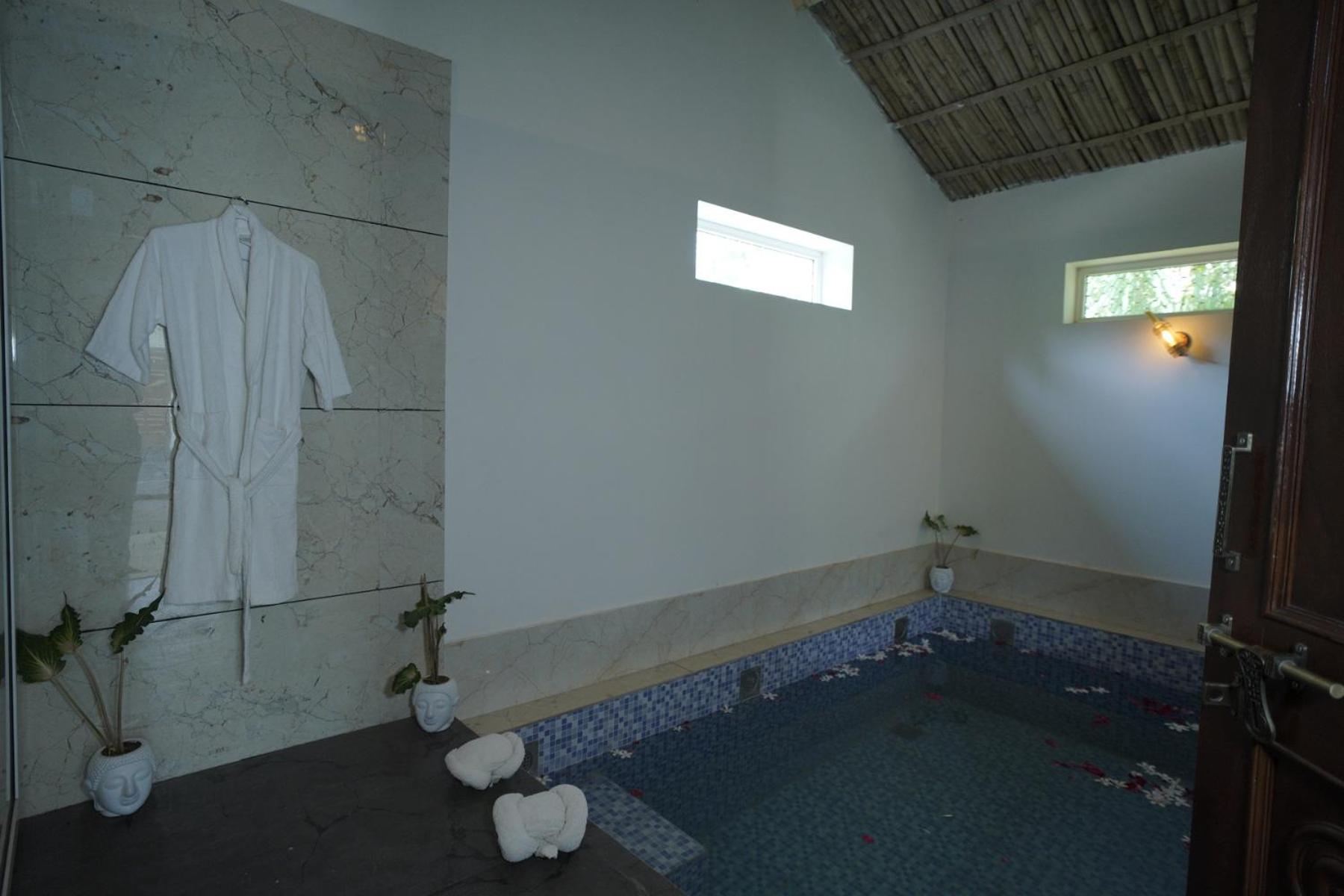 Villa with Private Pool - Photo 3