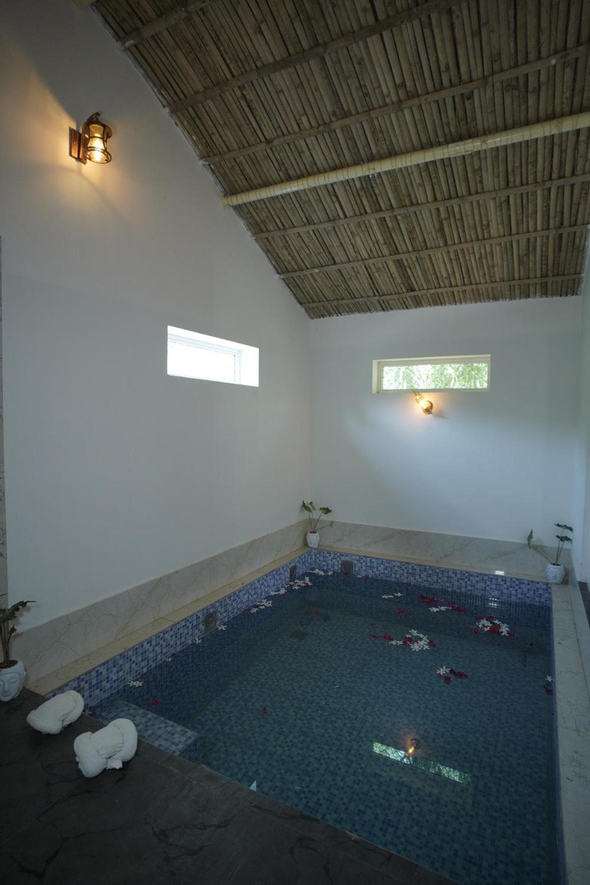 Villa with Private Pool - Photo 19