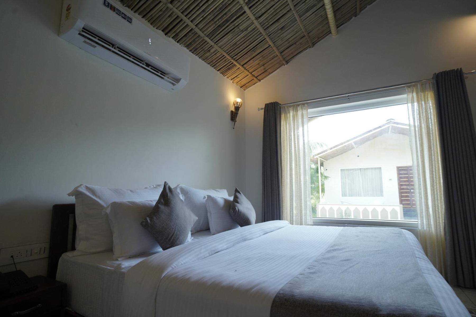 Villa with Private Pool - Photo 8