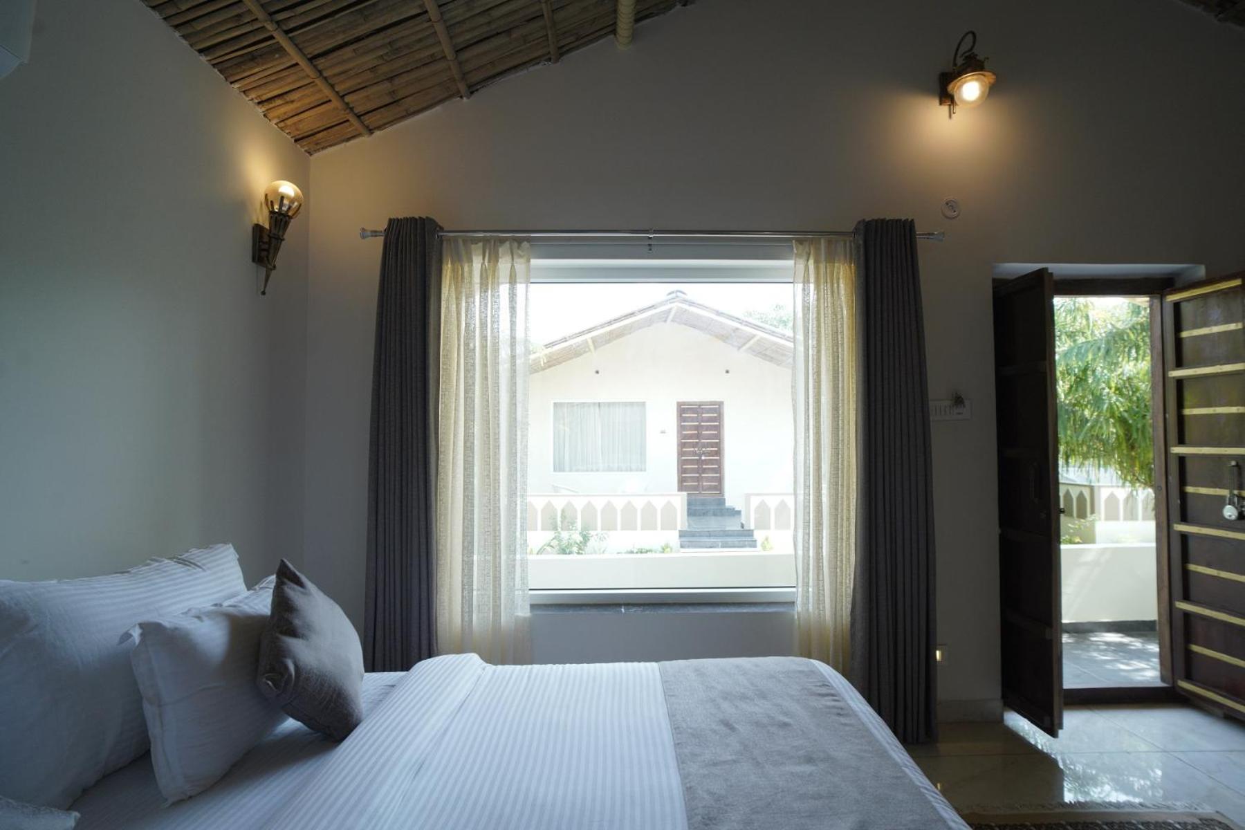 Villa with Private Pool - Photo 10