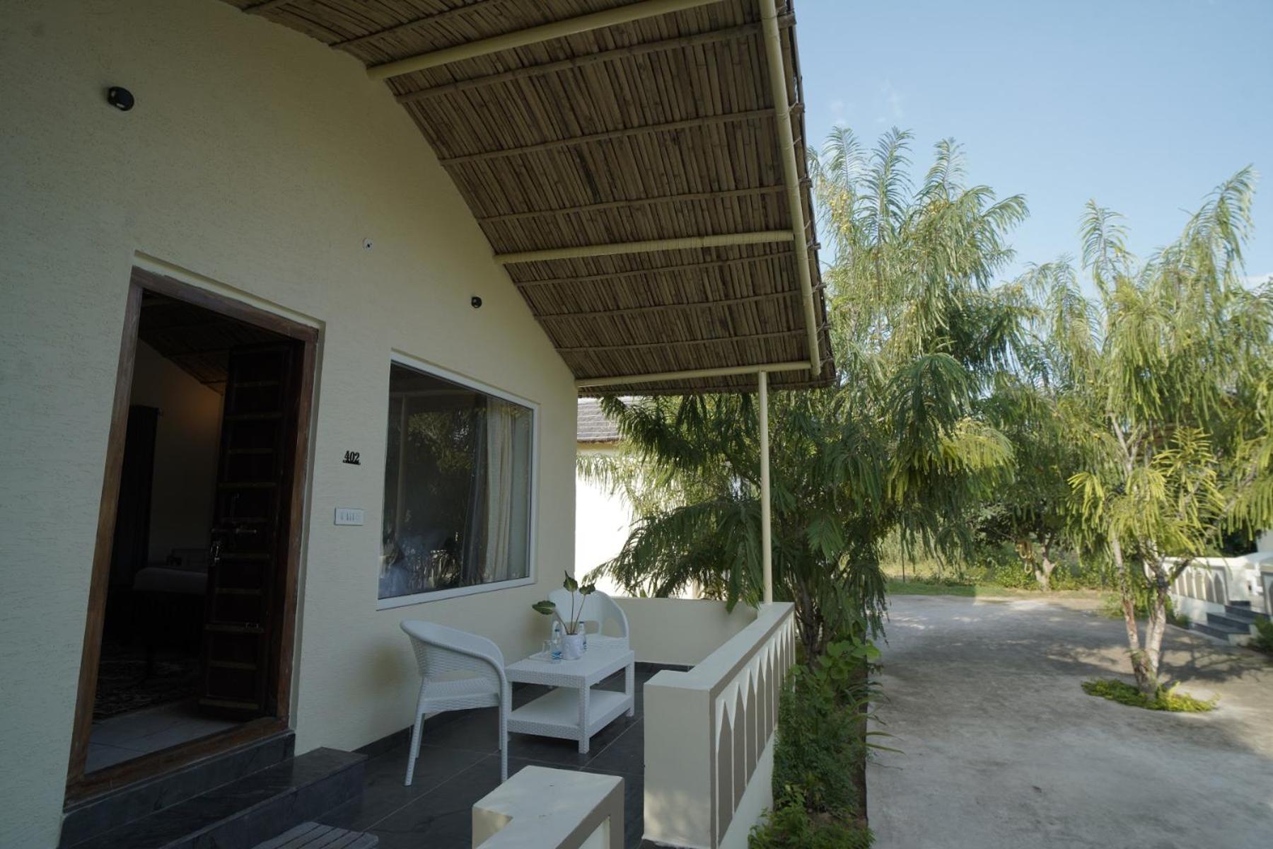 Villa with Private Pool - Photo 16