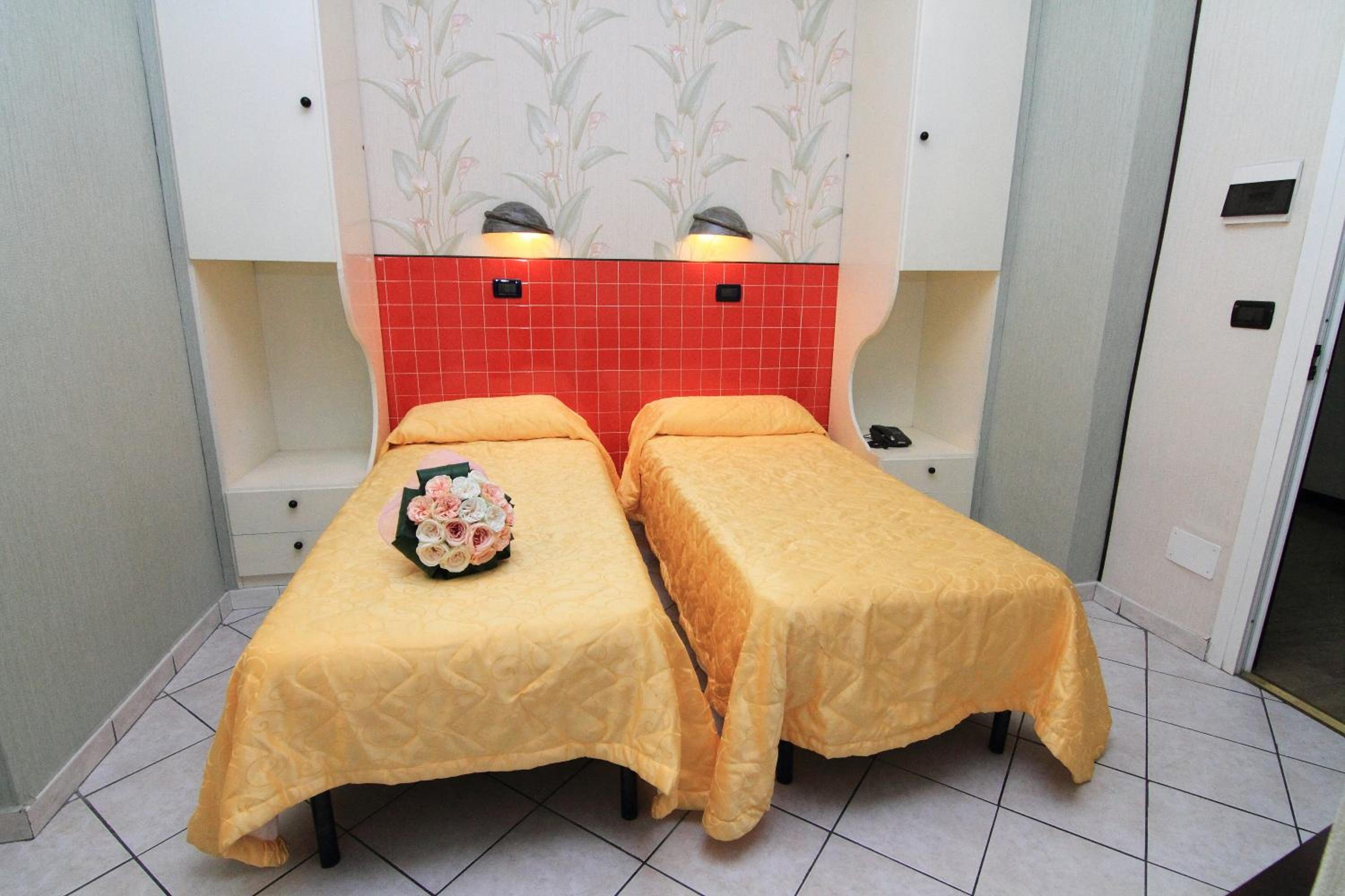 Twin Room - Photo 1