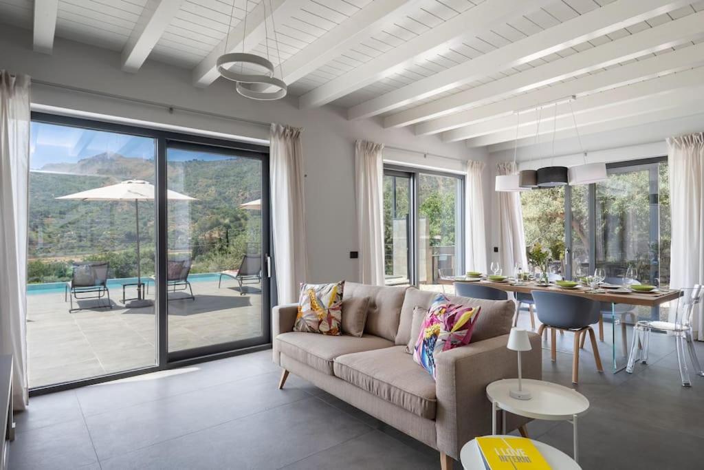 Three-Bedroom Villa photo 2