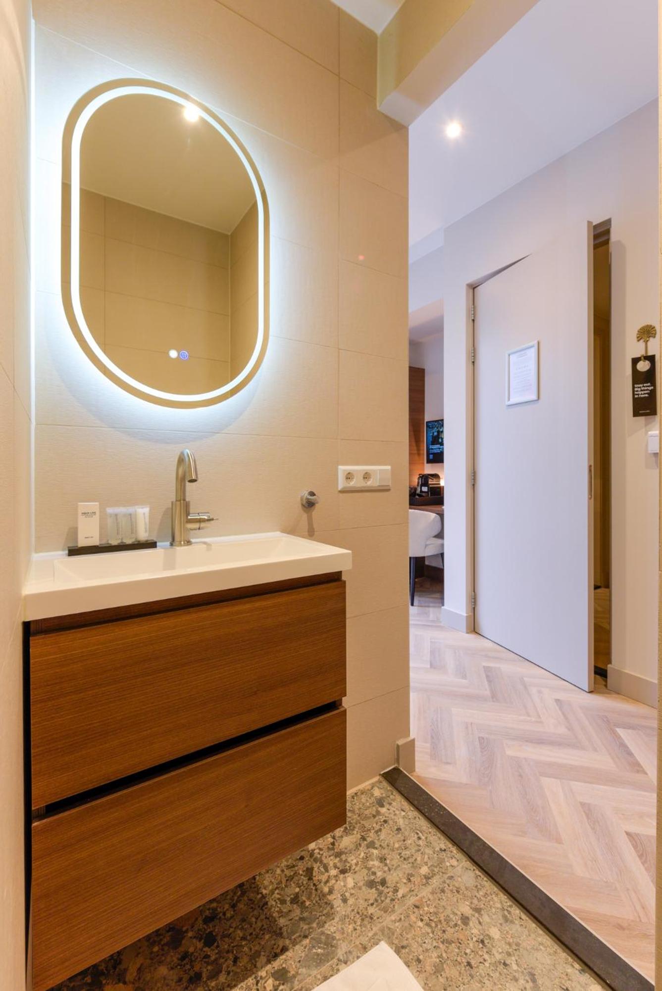 Twin Room with Balcony photo 3