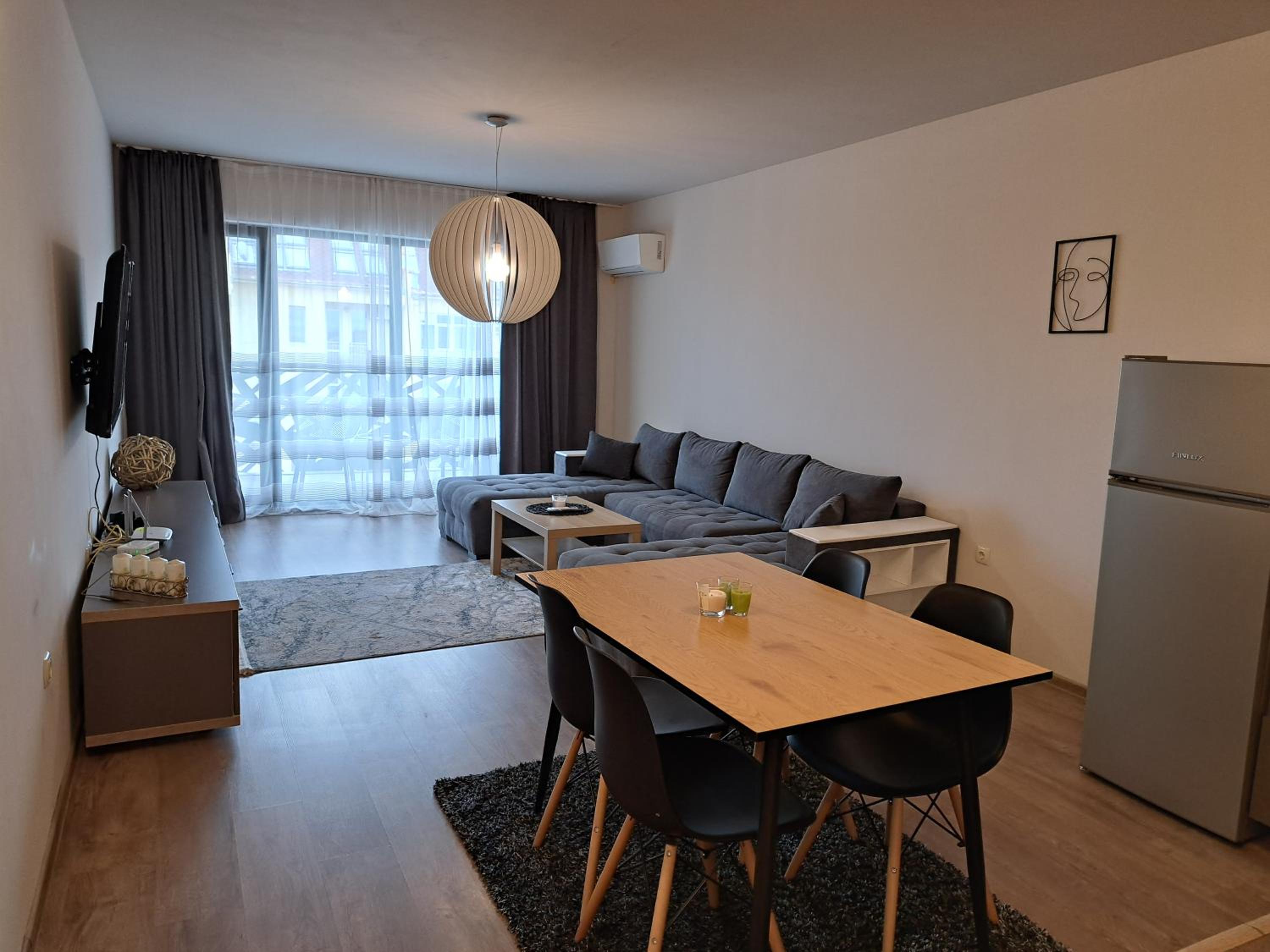 One-Bedroom Apartment photo 1