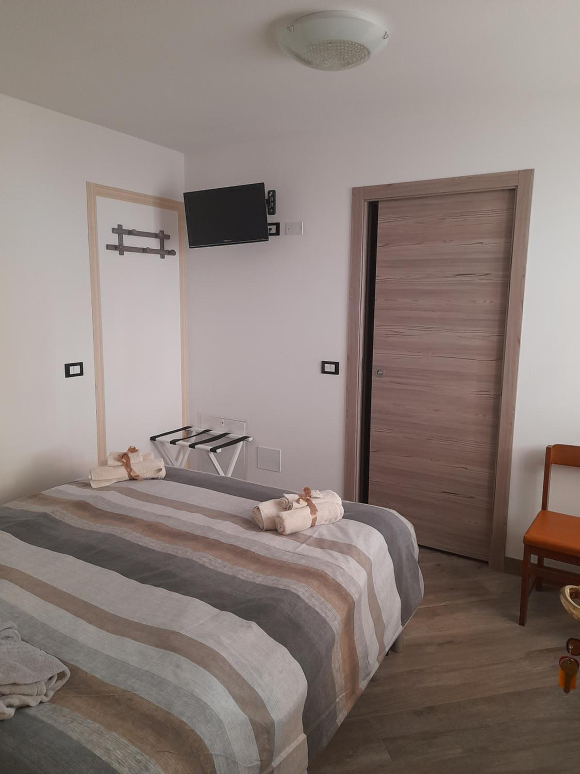 Economy Double Room with Private Bathroom - Photo 2