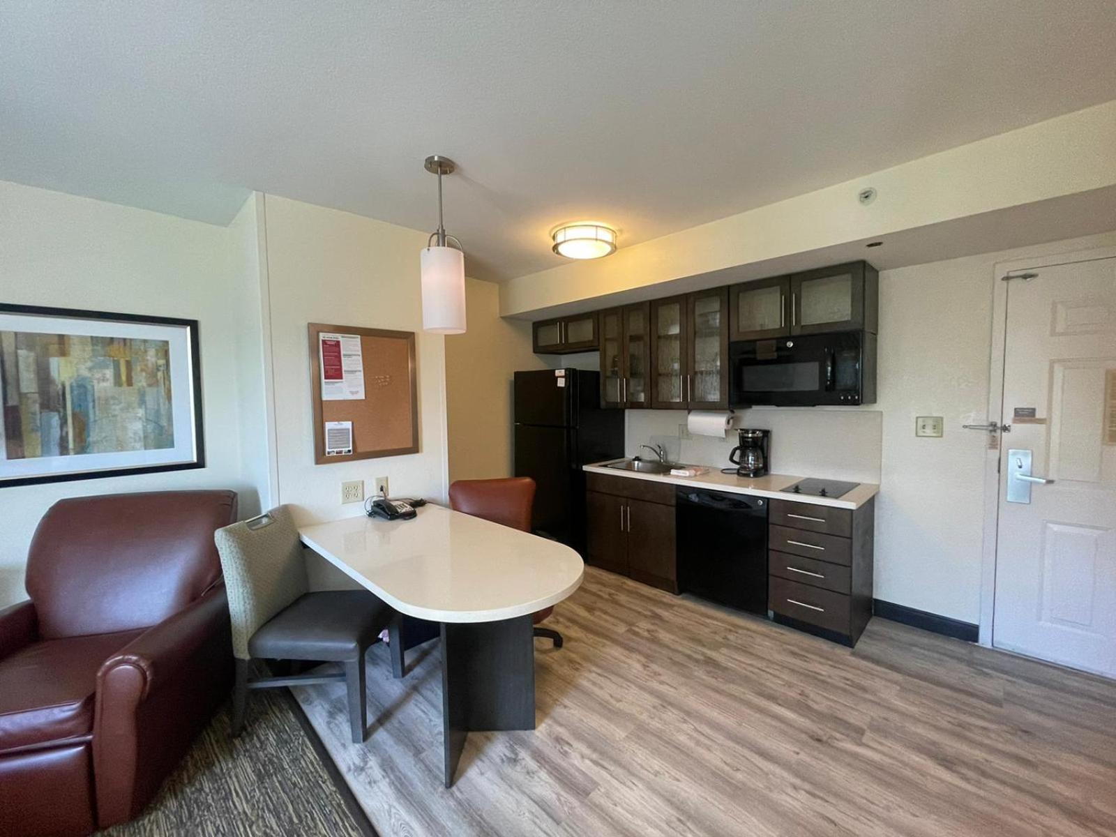 One-Bedroom Suite with Sofa Bed - Photo 4