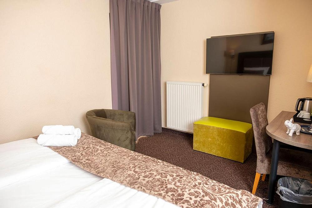 Deluxe King Room photo 2