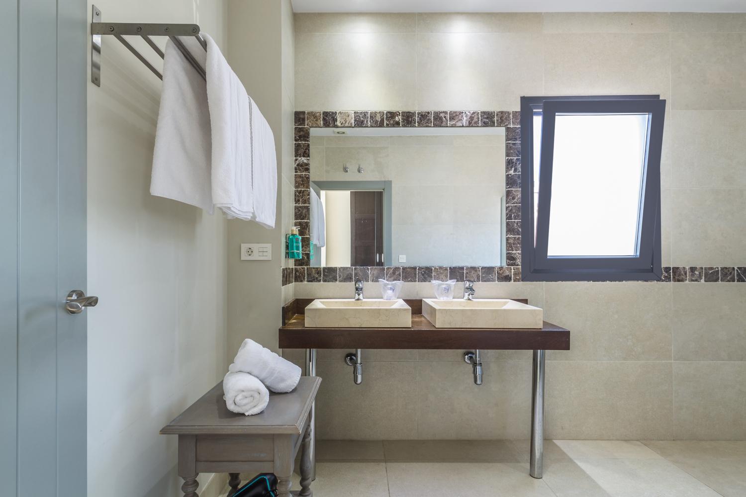 Twin Room with Shower photo 2