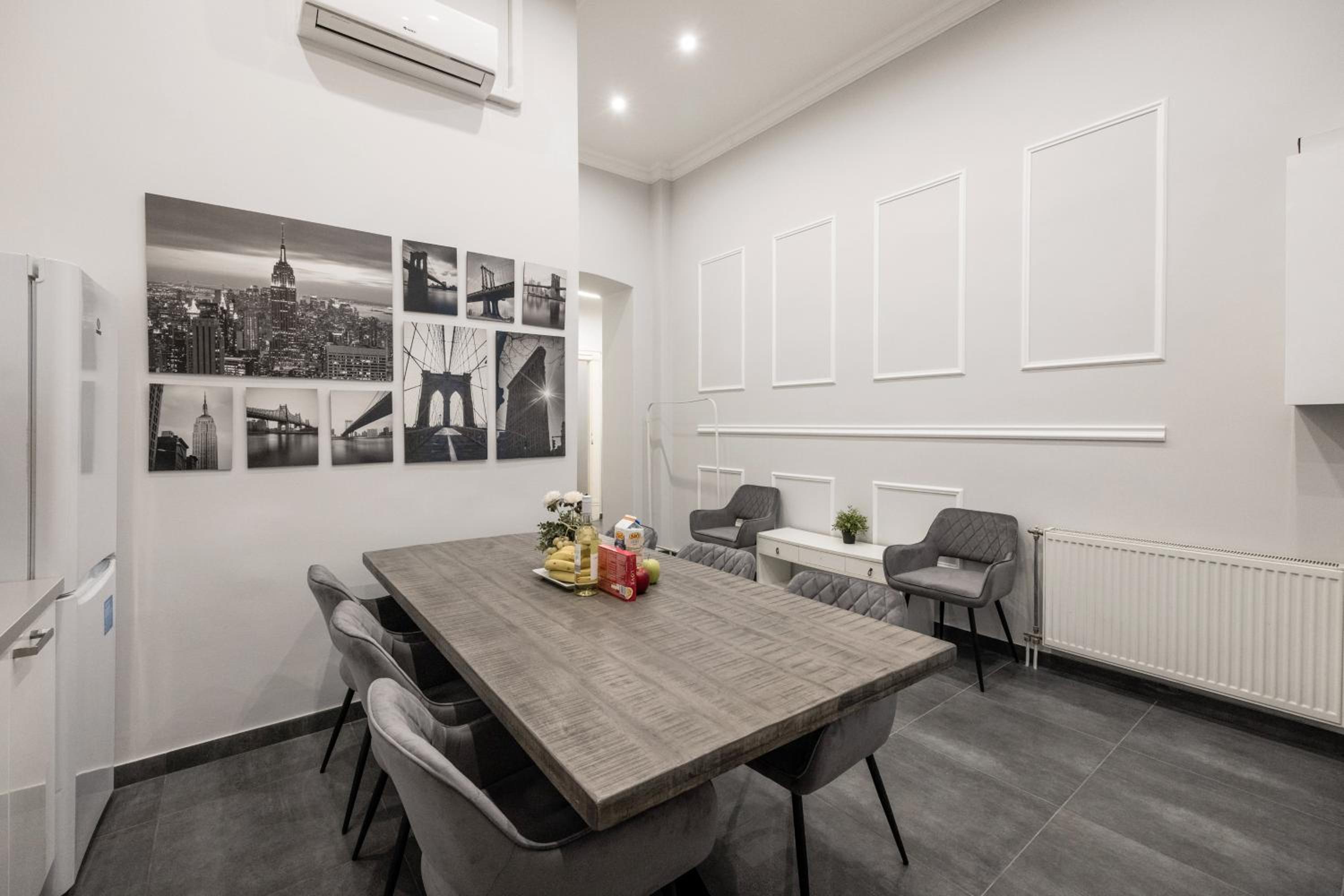 Two-Bedroom Apartment - Photo 2