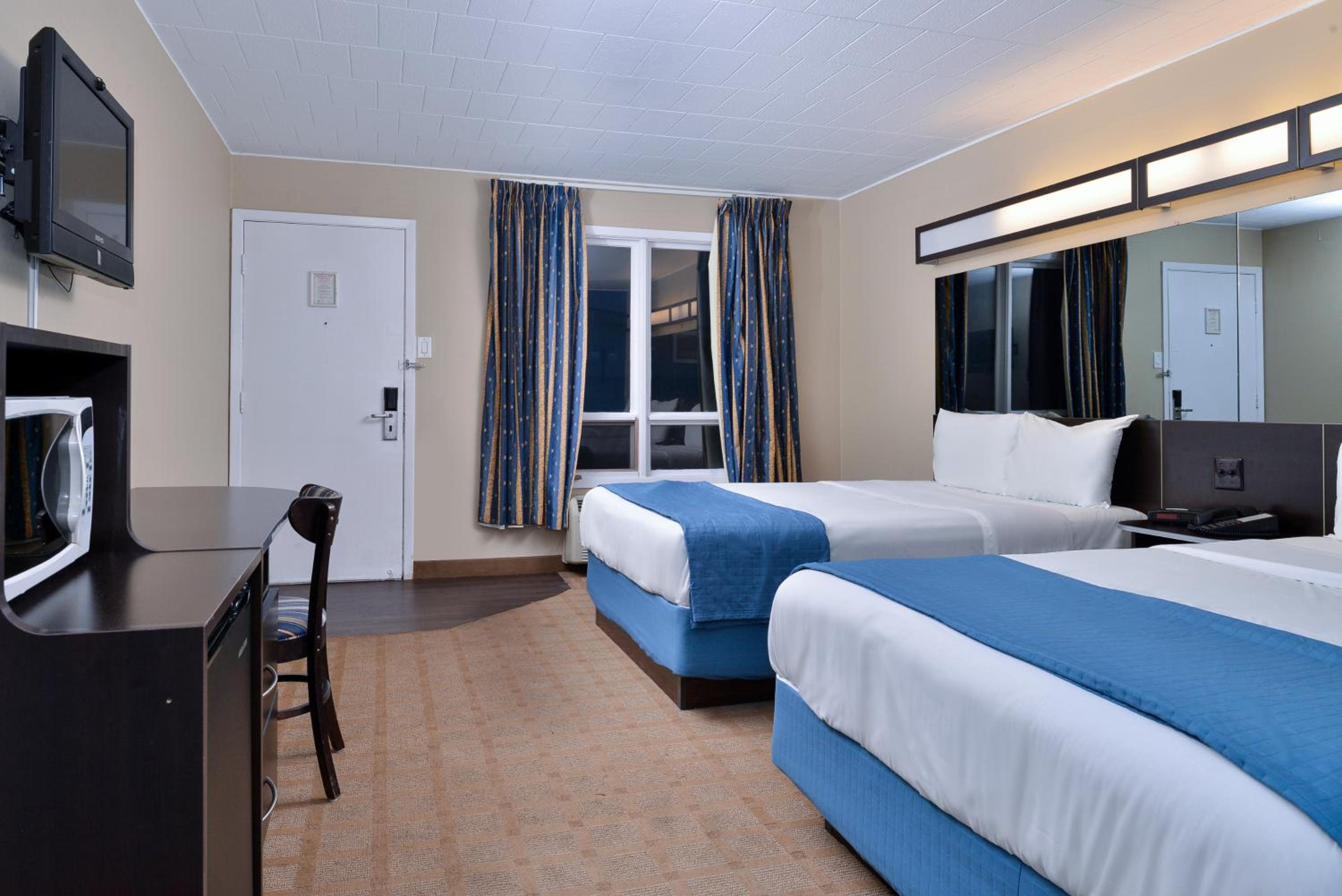 2 Queen Beds Non-Smoking - Photo 3