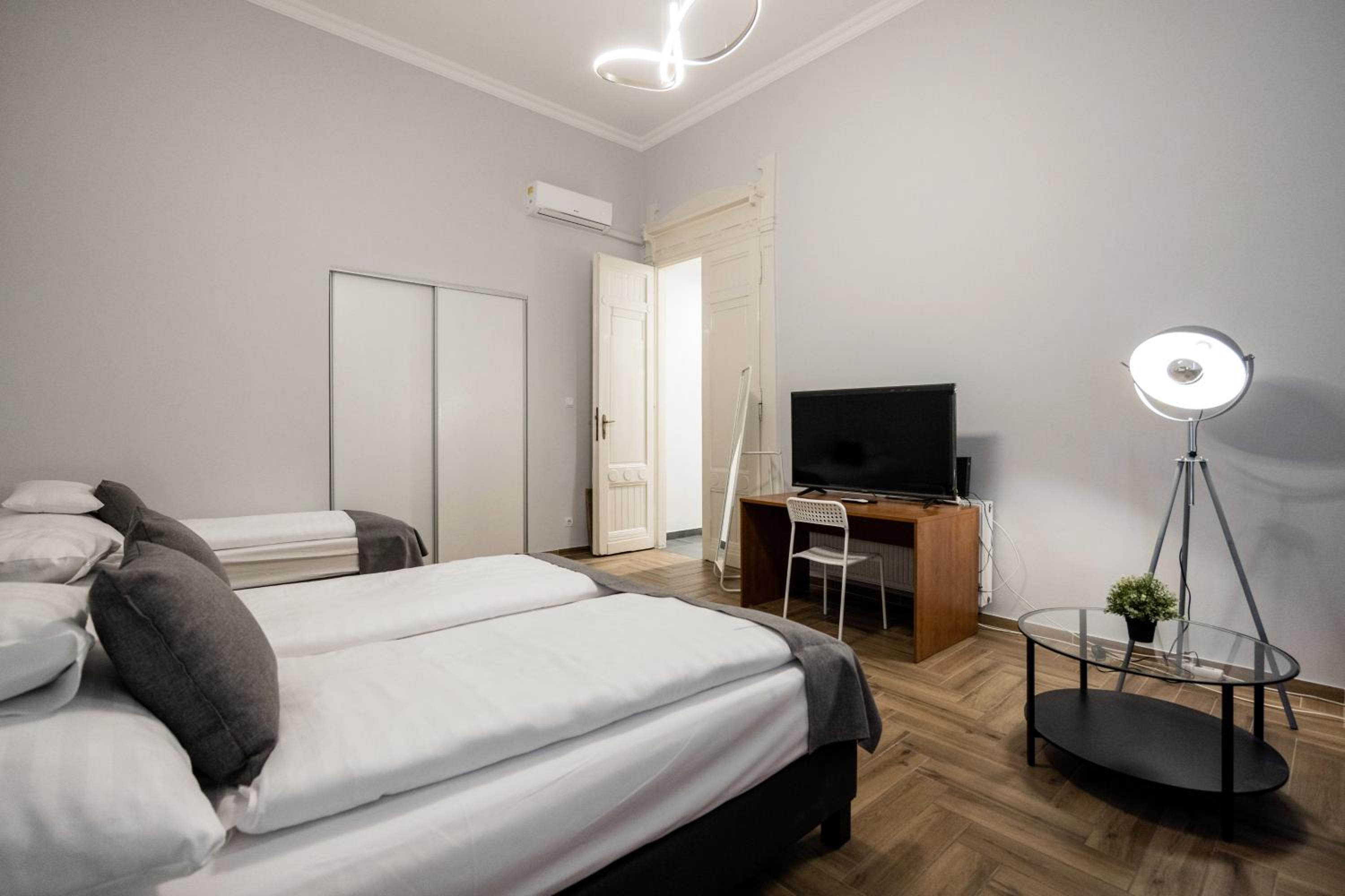 Two-Bedroom Apartment - Photo 9