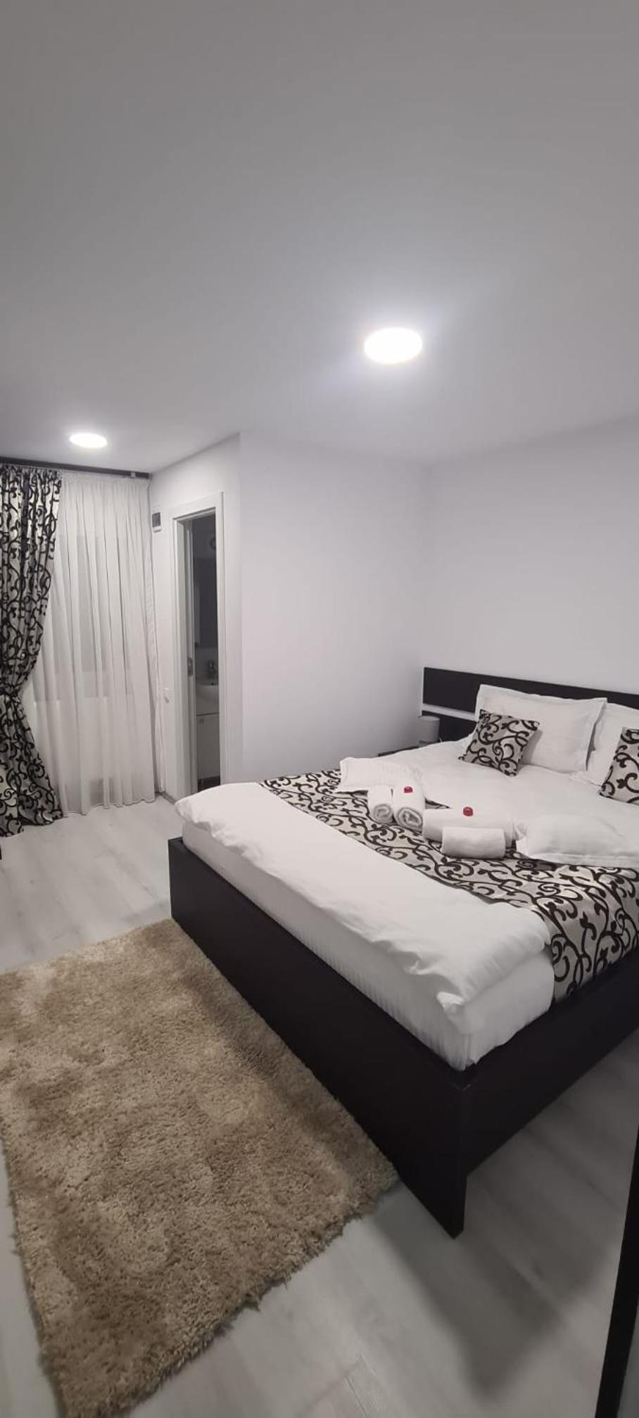 Double Room with Private Bathroom - Photo 29