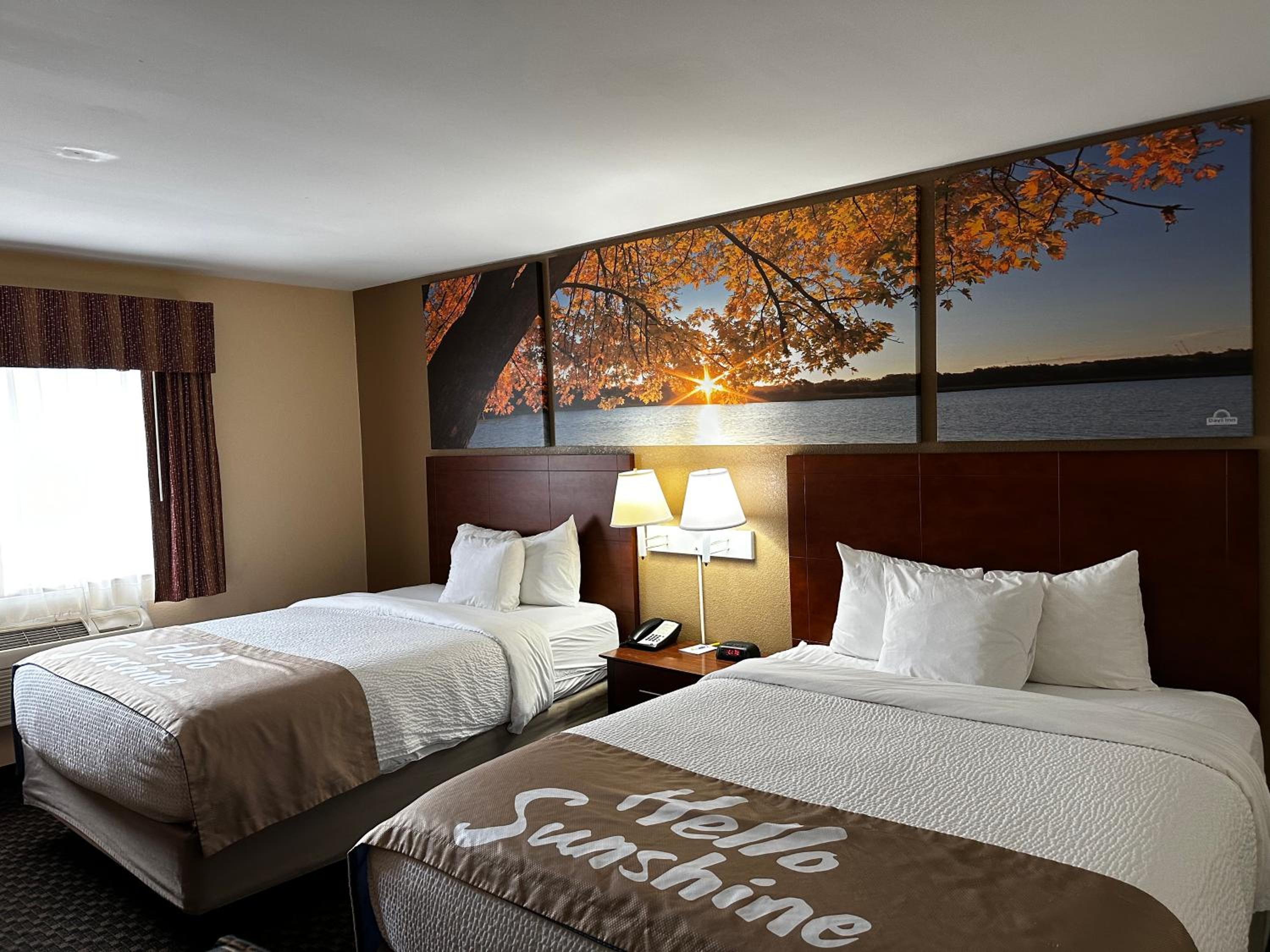 Suite with Two Queen Beds - Mobility Access/Non-Smoking - Photo 4