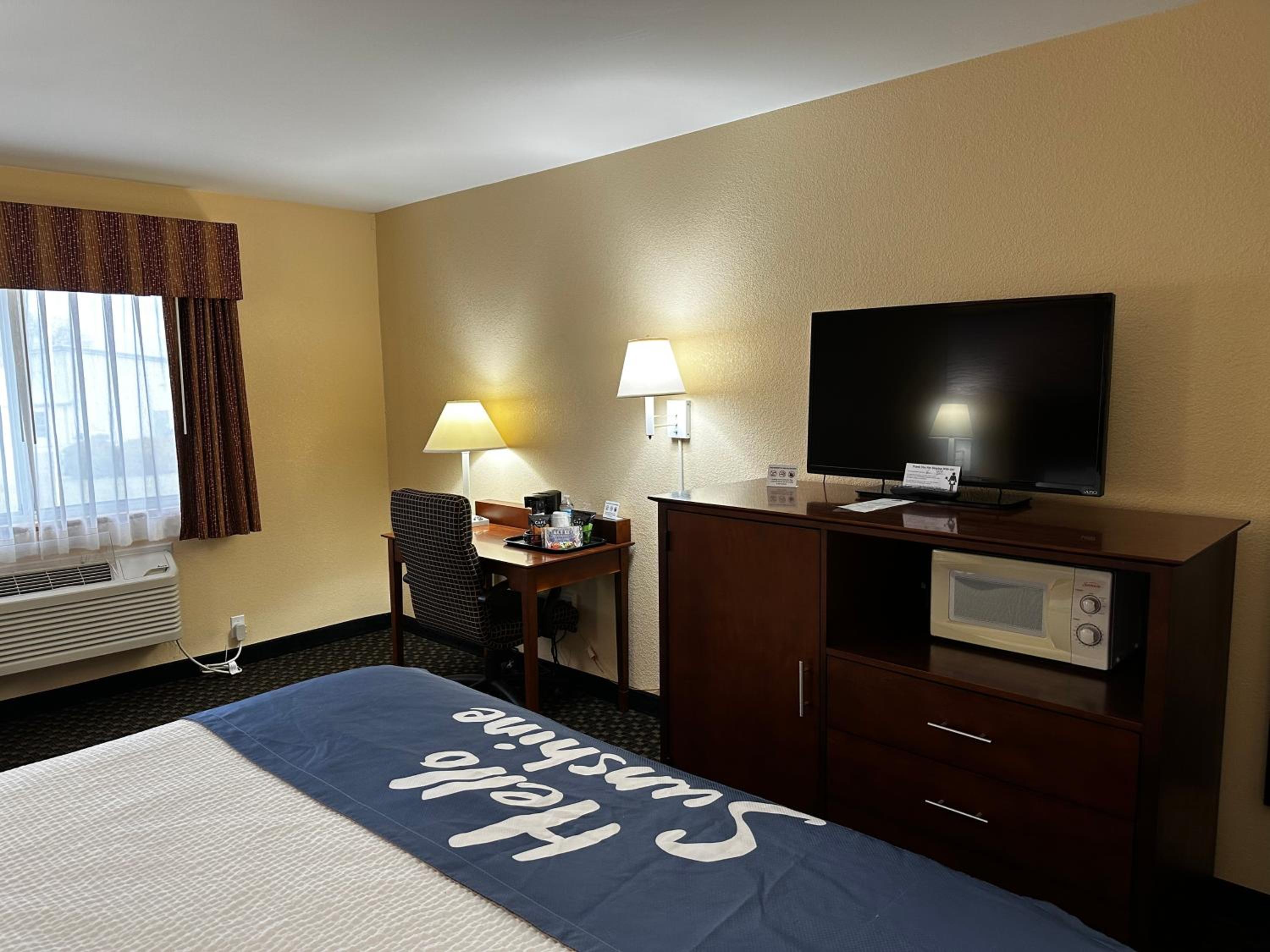 Business King Room - Non-Smoking - Photo 3