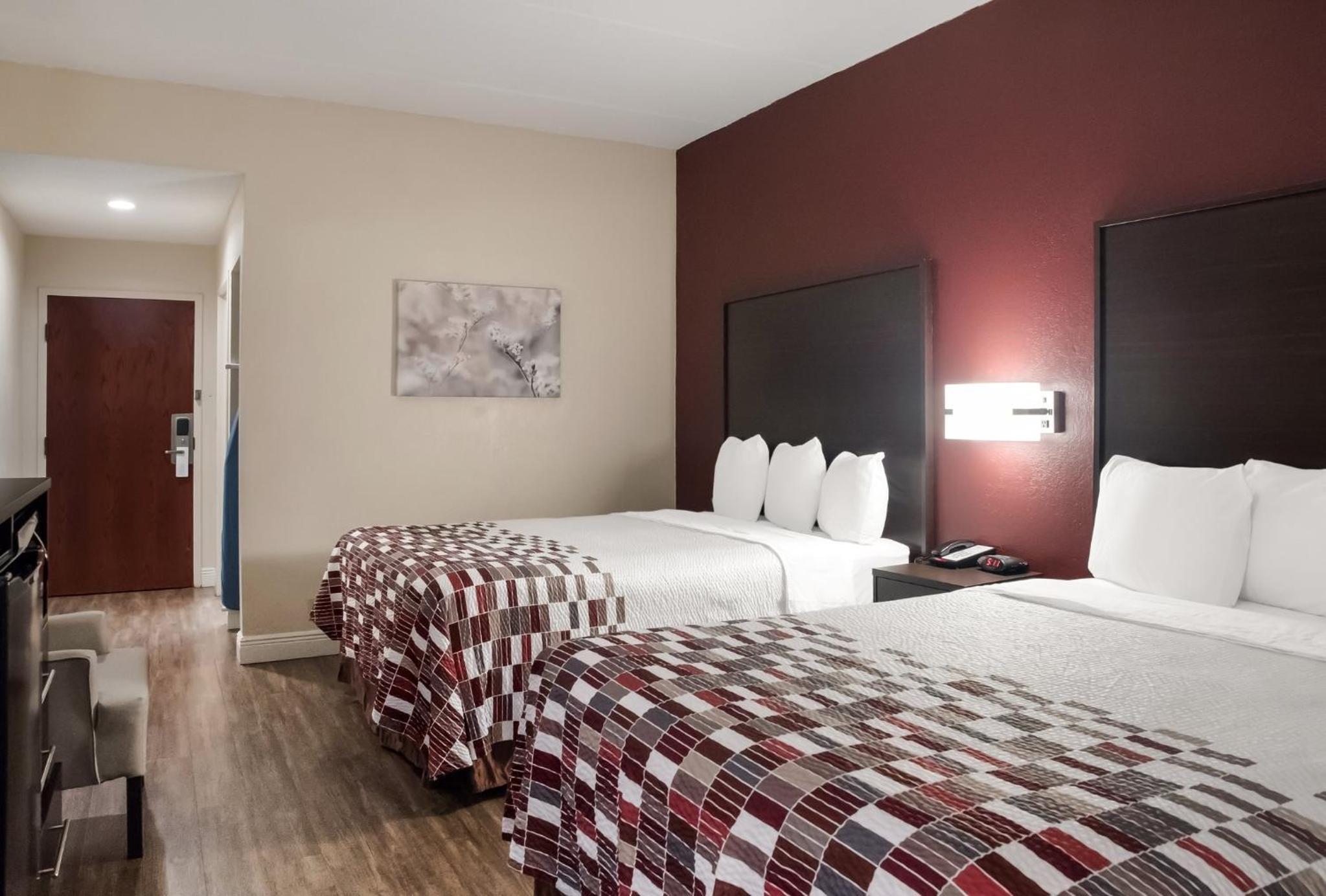 Deluxe Room with Two Queen Beds Disability Access Non-Smoking - Photo 1