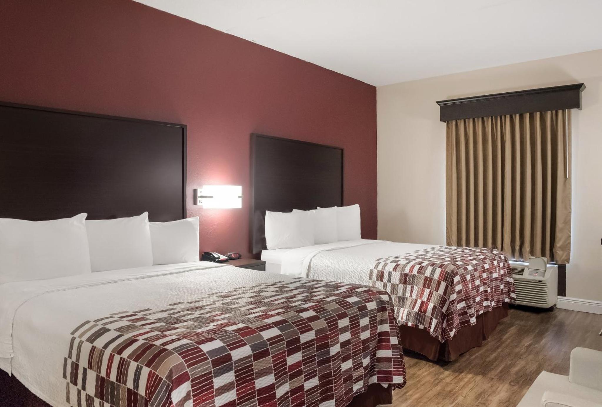Deluxe Room with Two Queen Beds Disability Access Non-Smoking - Photo 2