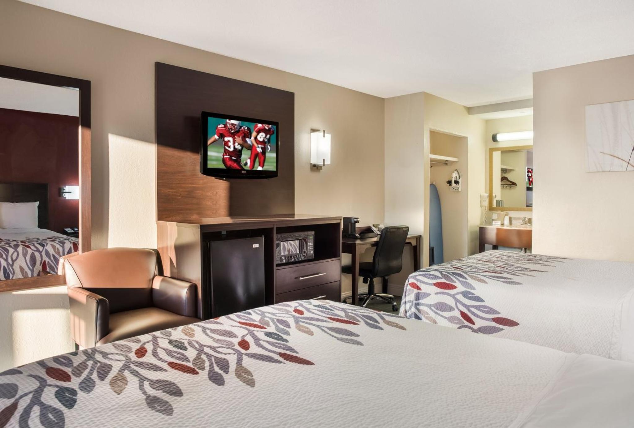 Deluxe Room with Two Queen Beds Non-Smoking - Photo 6