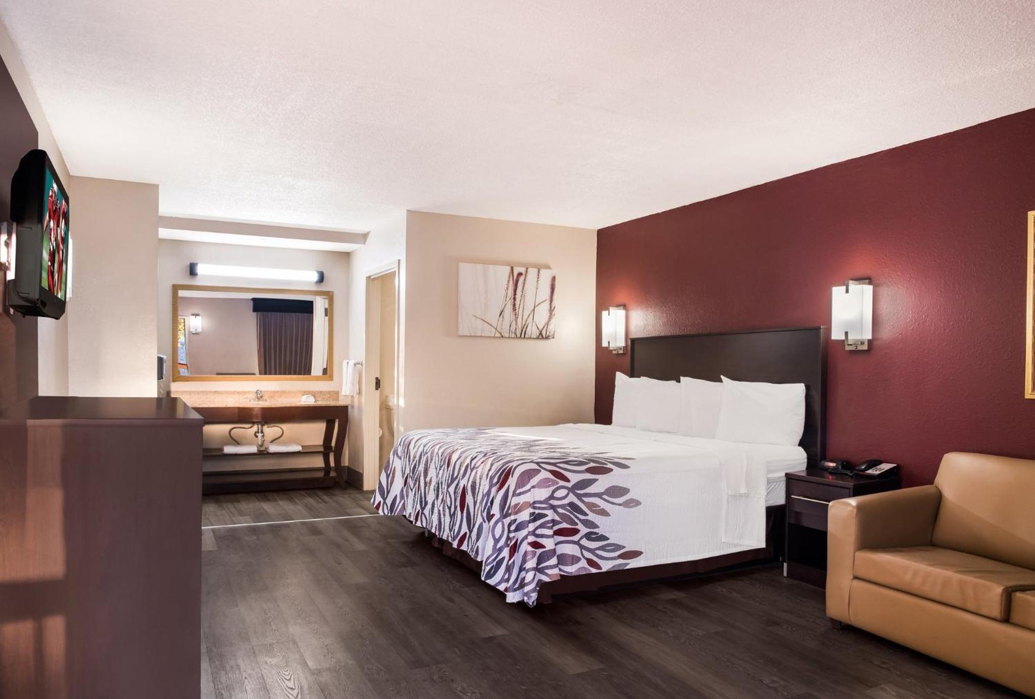 Superior King Room with Sofa Bed Non-Smoking - Photo 2