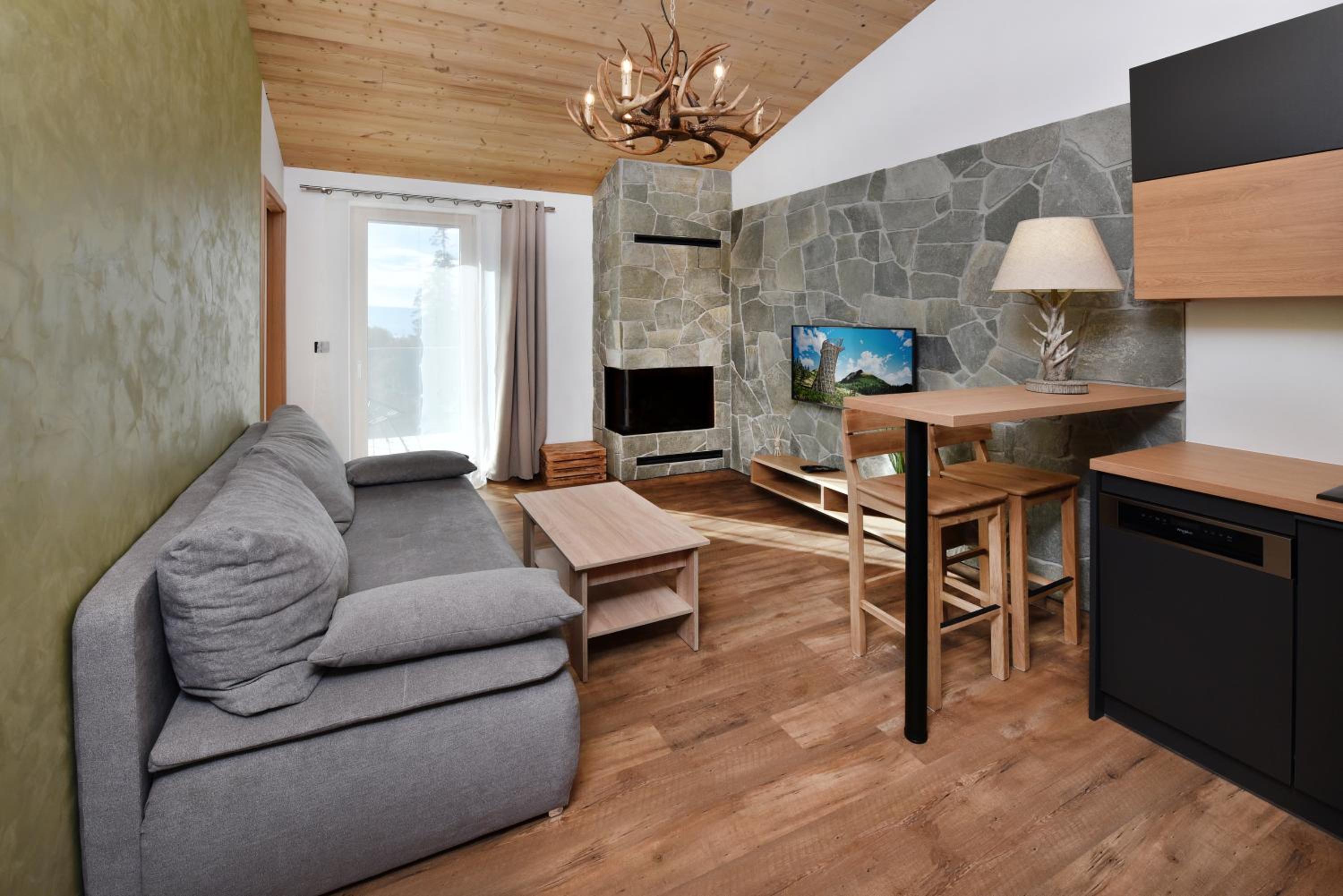 Apartment with Balcony - Photo 8