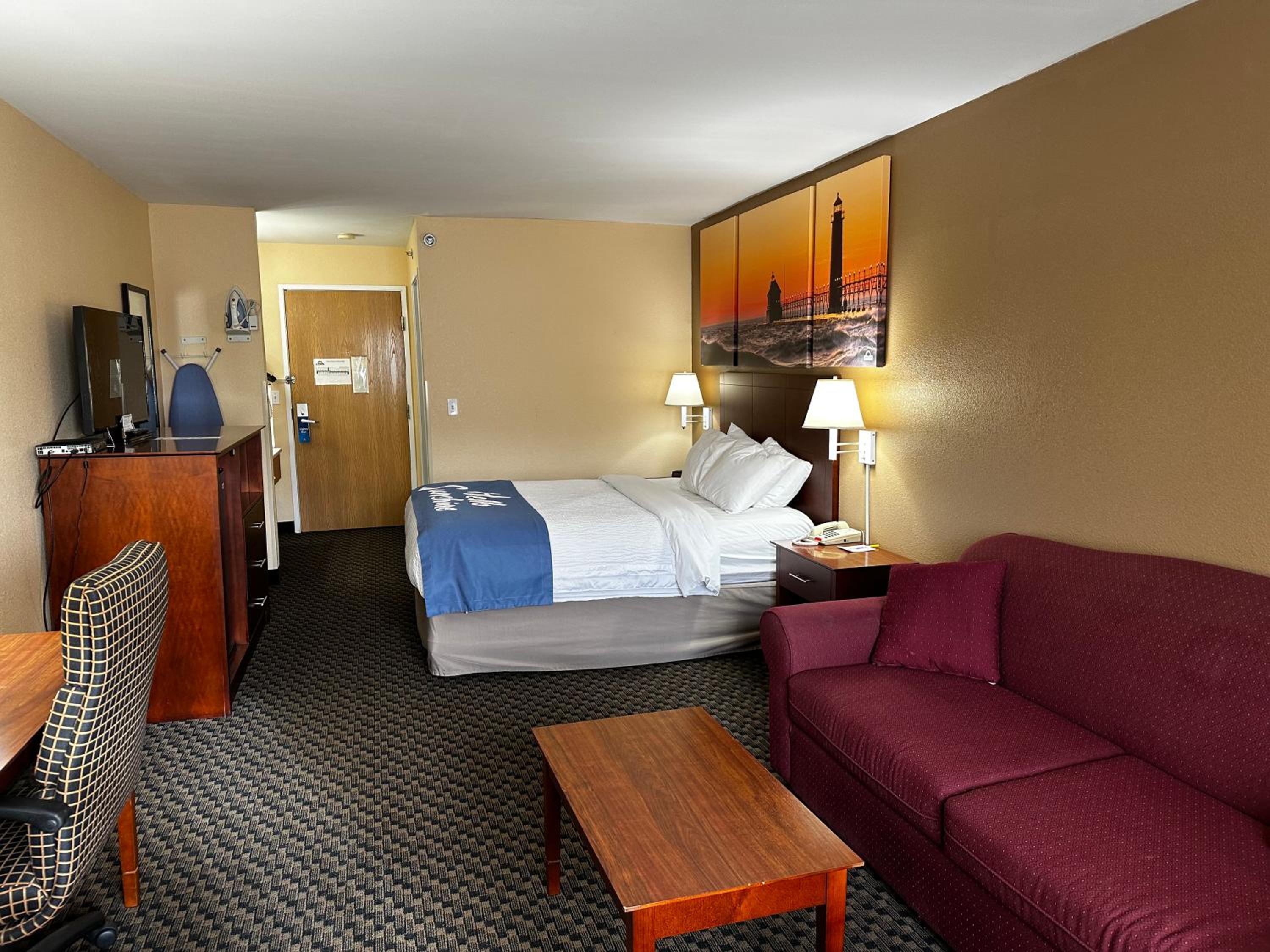 Business Queen Suite - Non-Smoking - Photo 2