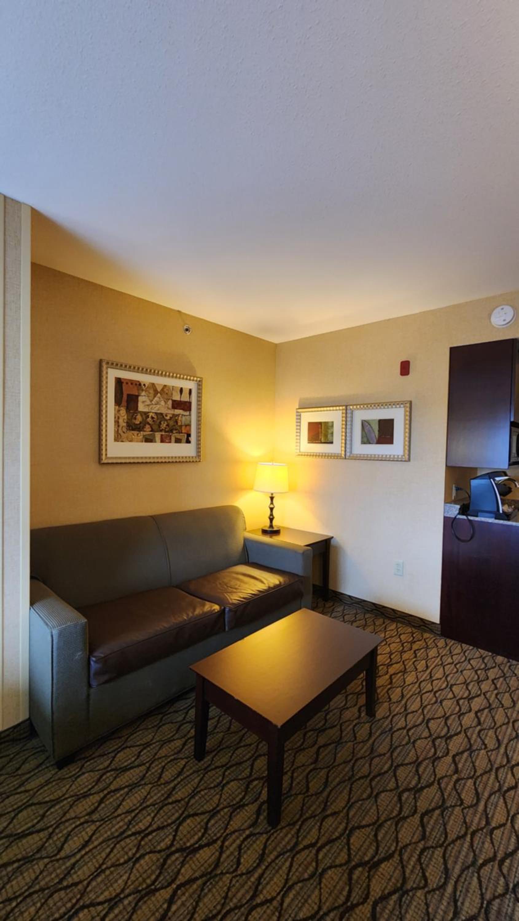 King Suite - Non-Smoking photo 1