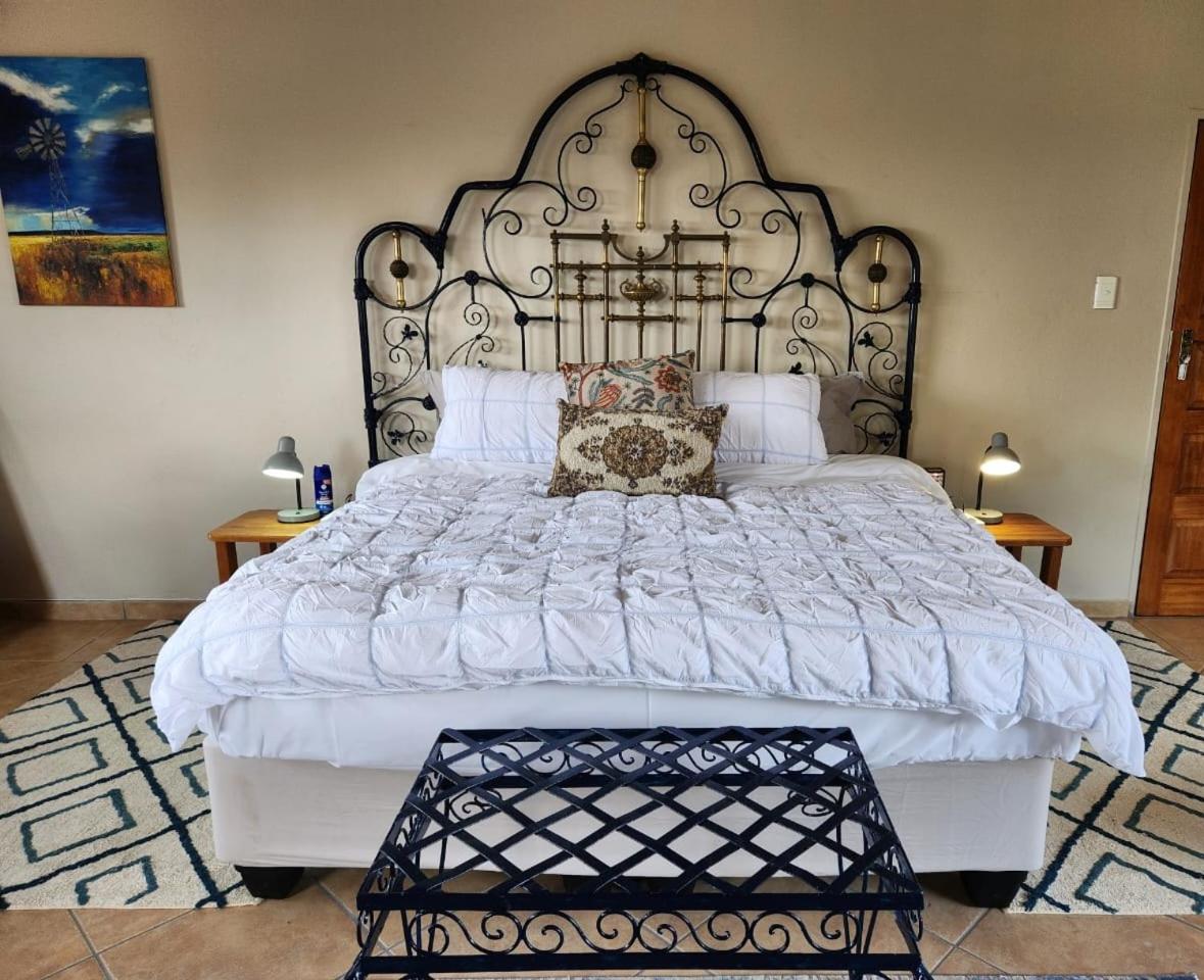 Standard King Room photo 2