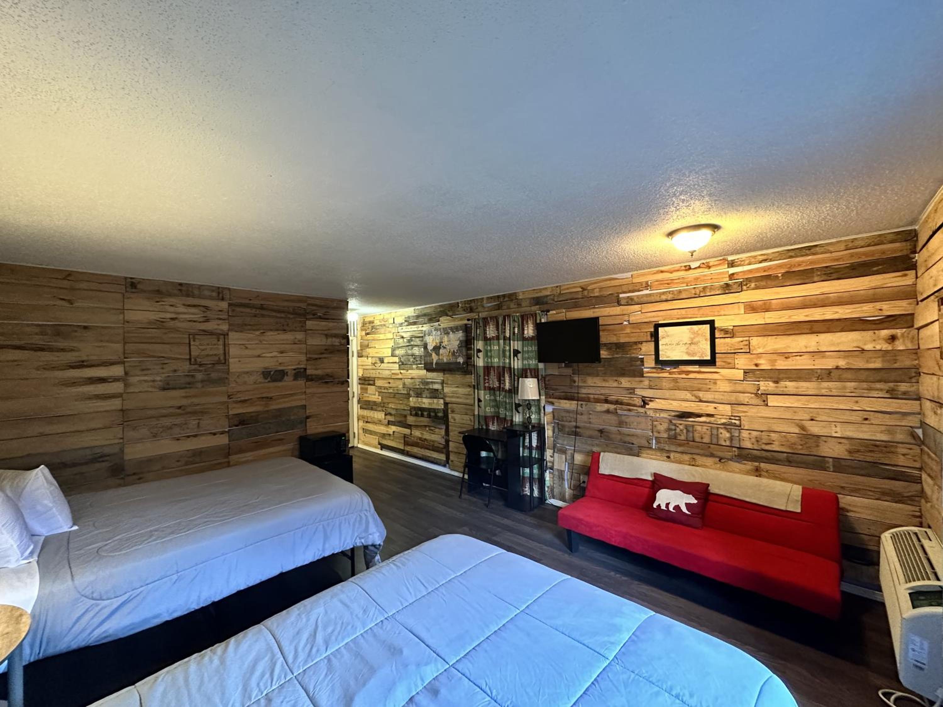 Superior Queen Room with Two Queen Beds - Photo 2