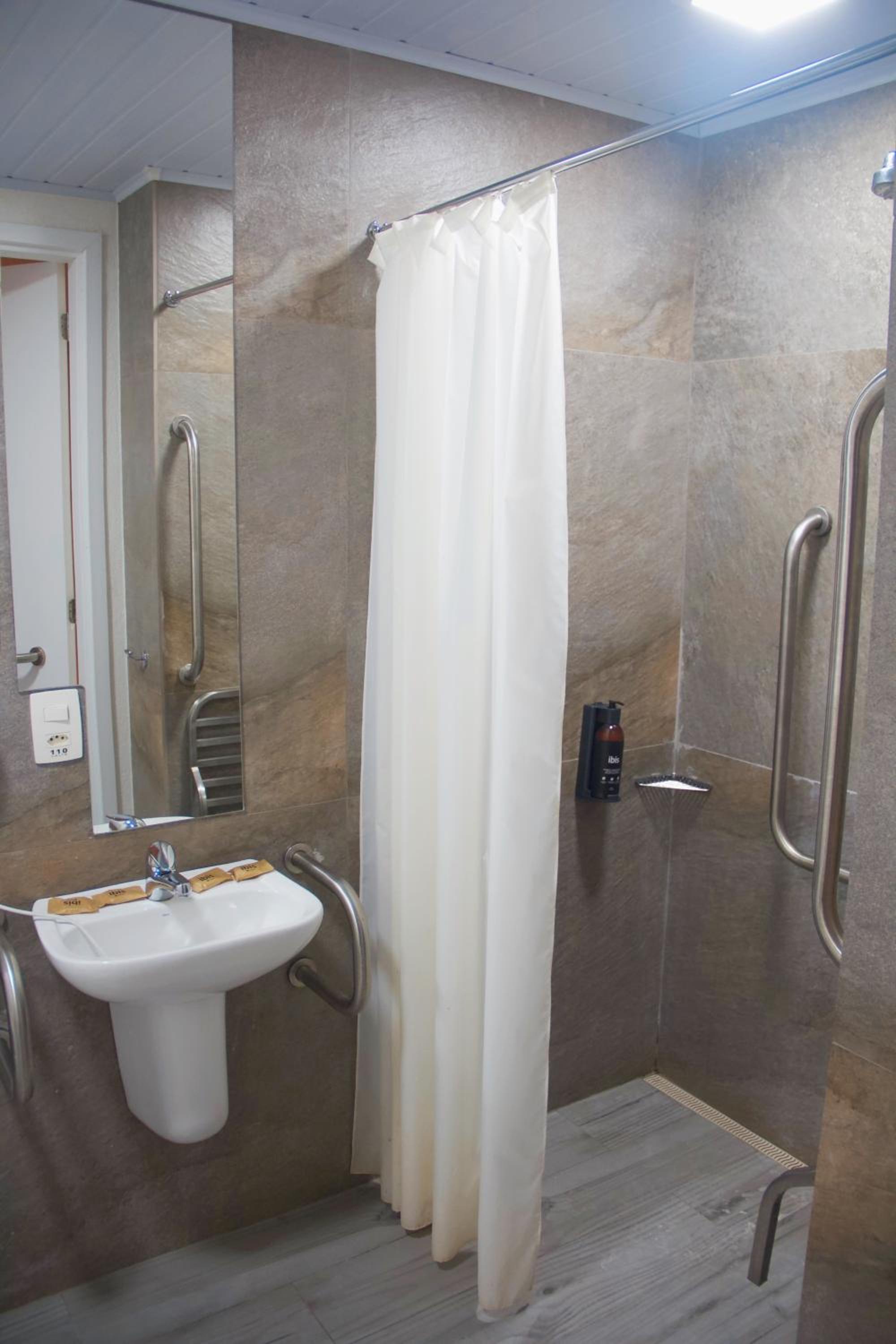 Double Room - Mobility Access photo 3