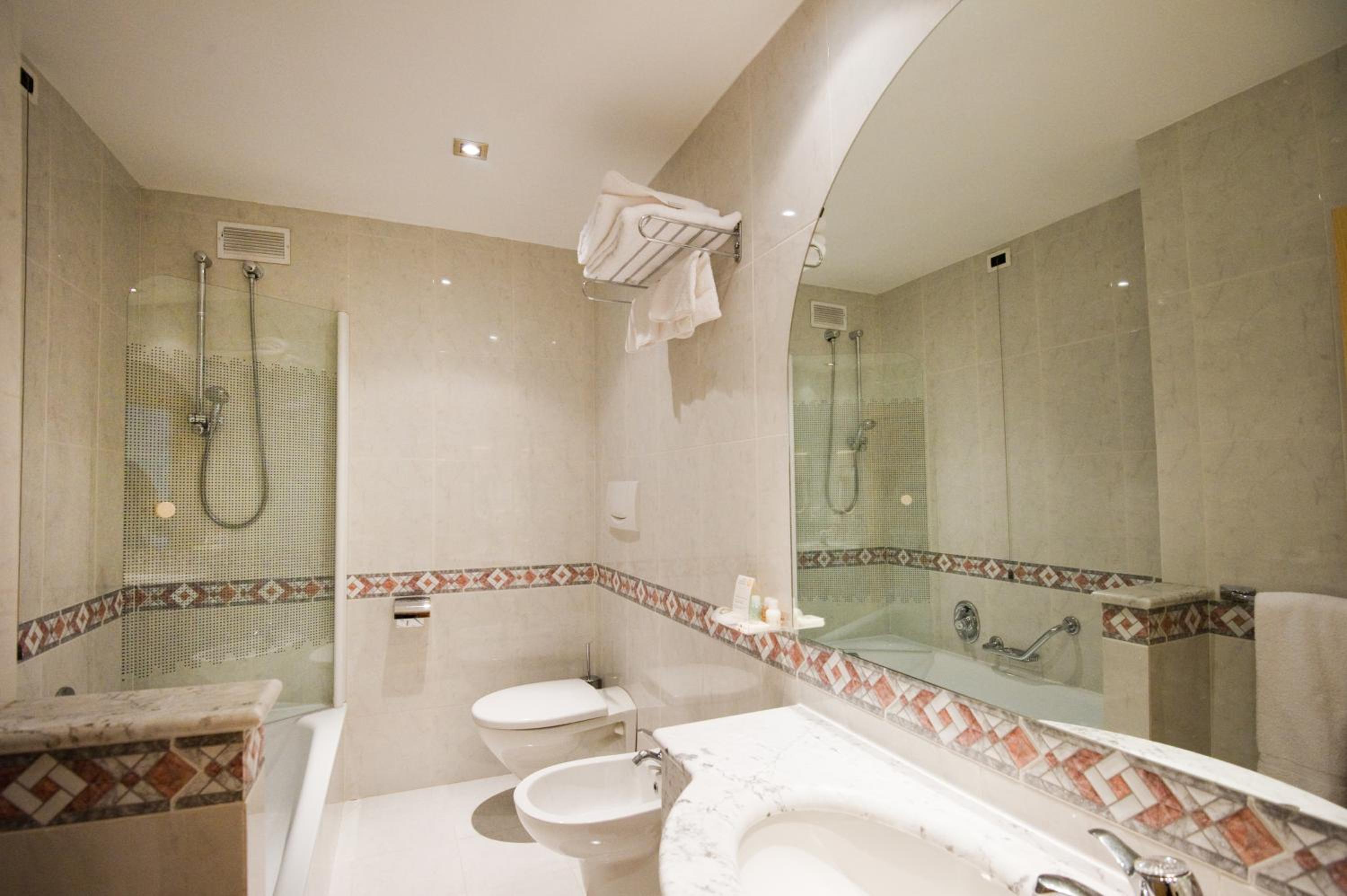 Standard  Double Room - Photo 4
