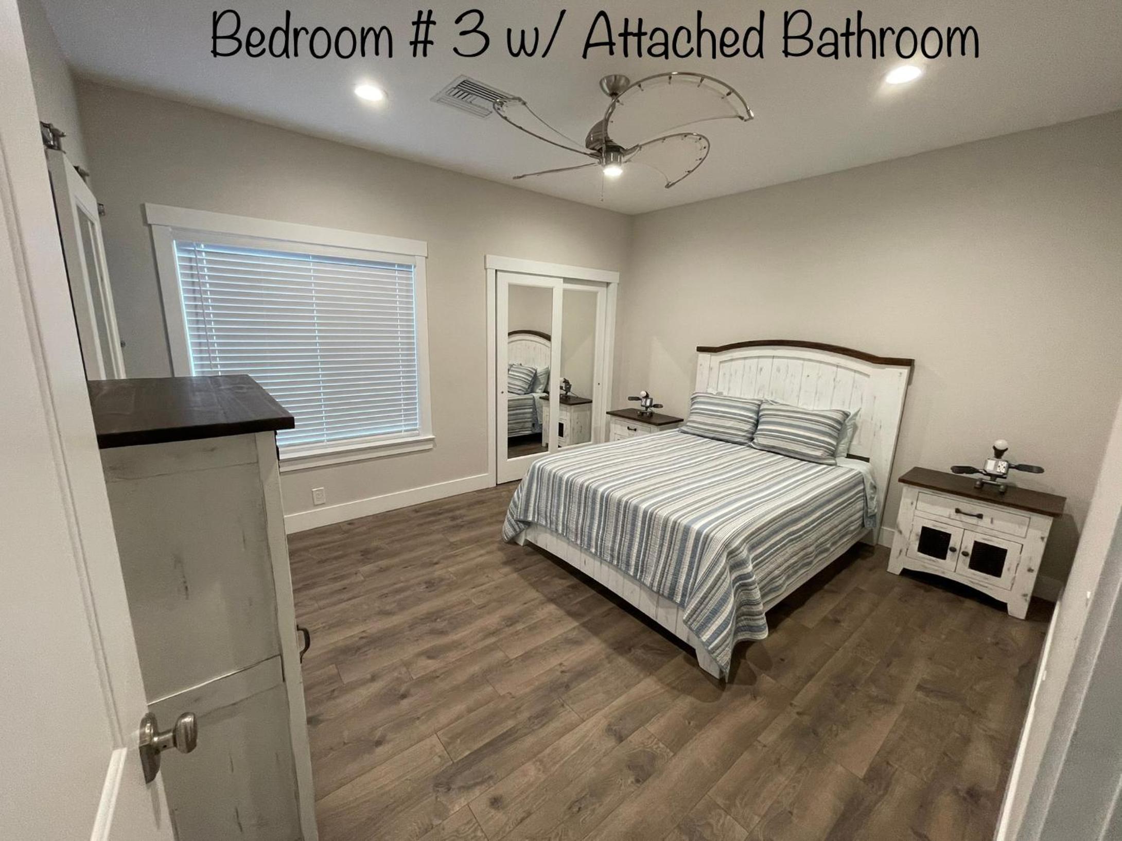 Five-Bedroom House photo 1
