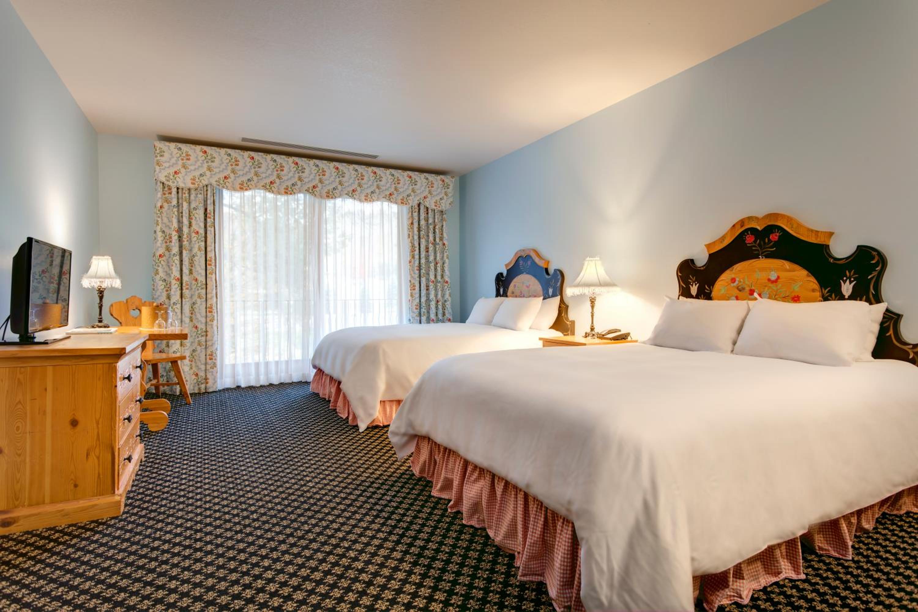 Mountain Grand Lodge Two Queen Hotel Room photo 2